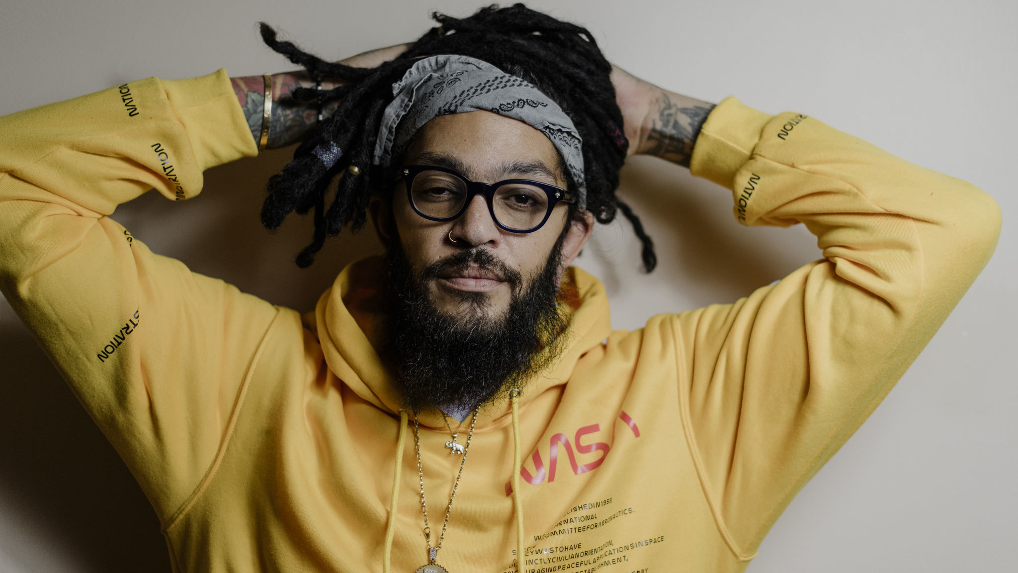 Travie McCoy's resilience, Powerful performance, Fiery imagery, Captivating music scene, 2050x1160 HD Desktop
