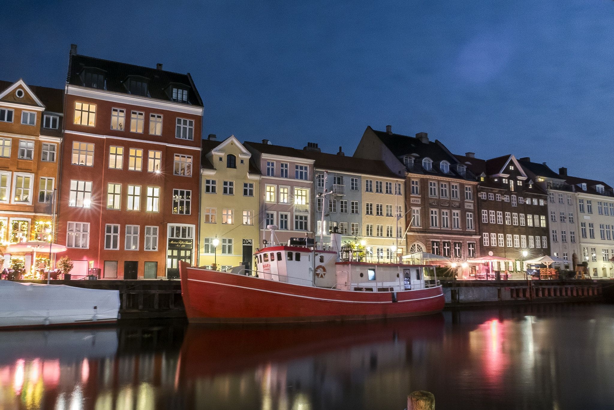 Magische Atmosphäre in Nyhavn, Dänemark, 2050x1370 HD Desktop