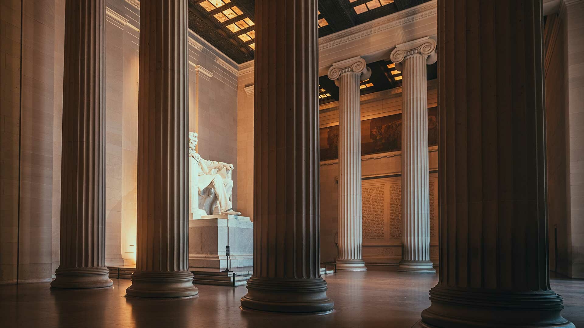 Lincoln Memorial: The iconic monument, Built to honor the 16th U.S. president. 1920x1080 Full HD Background.