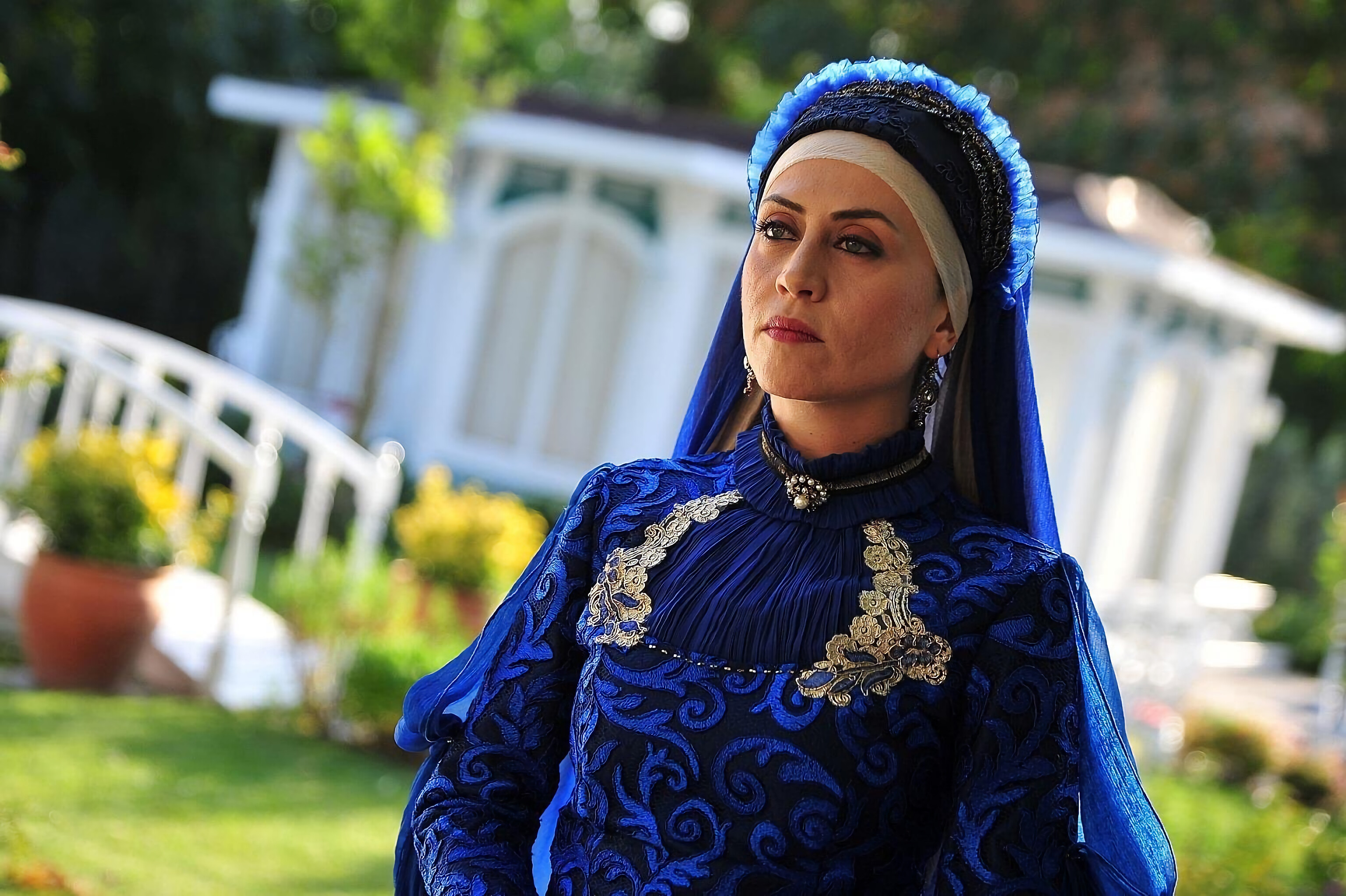 Selen Ozturk, TV show icon, Brilliant actress, Unforgettable role, 3080x2050 HD Desktop