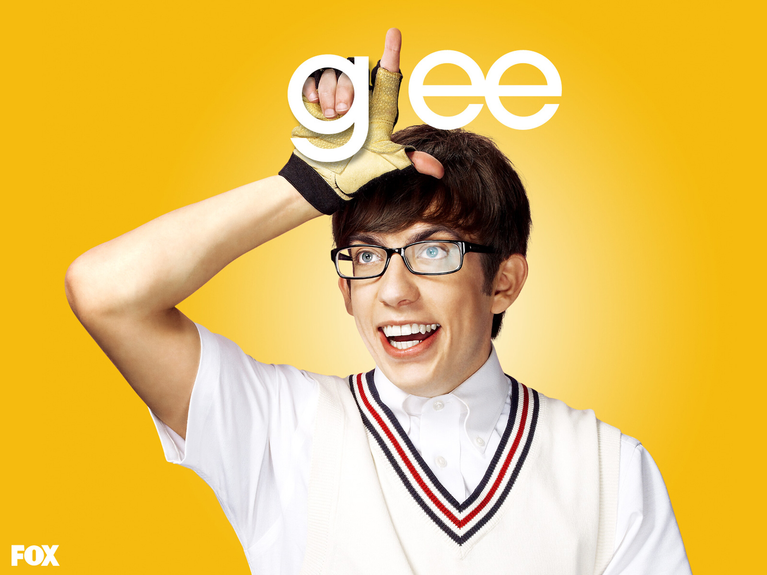 Glee (TV series): Kevin McHale as Artie Abrams, A guitarist and paraplegic manual wheelchair user. 2560x1920 HD Wallpaper.
