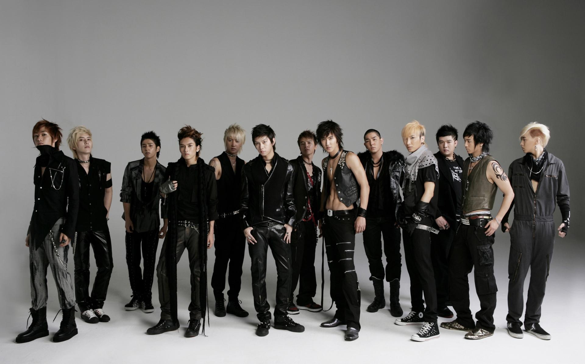 Super Junior, Dynamic wallpapers, Electrifying stage presence, Unforgettable concerts, 1920x1200 HD Desktop