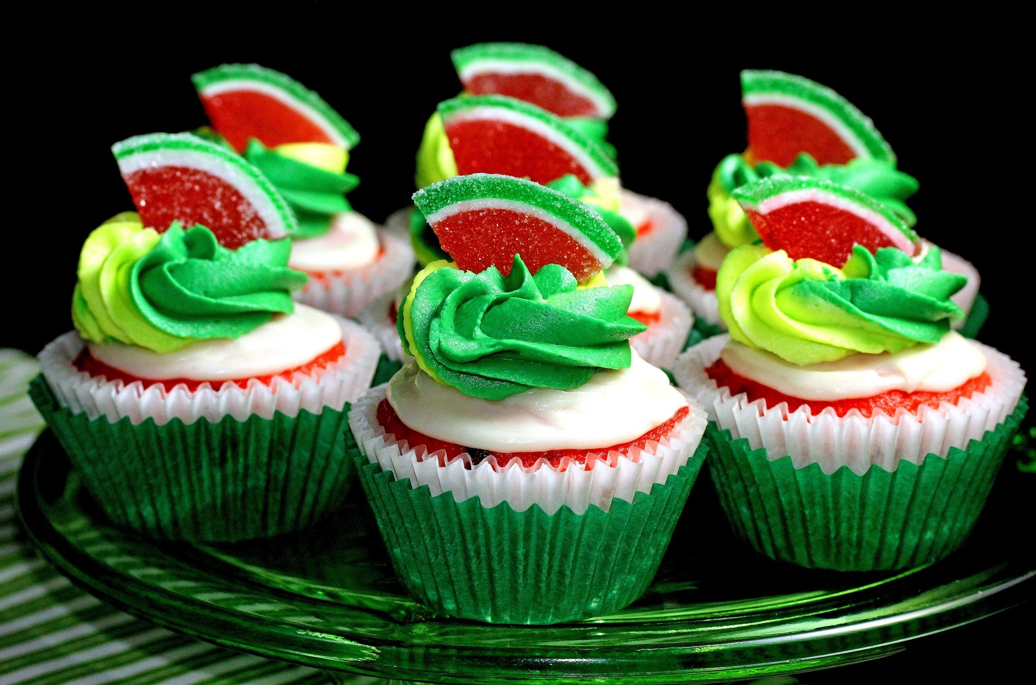 Mouth-watering cupcakes, HD backgrounds, Delectable treats, Sweet indulgence, 2040x1350 HD Desktop