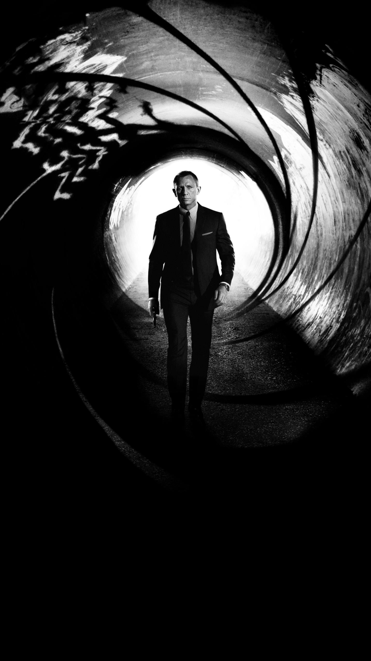 Daniel Craig: Skyfall, The twenty-third in the James Bond series produced by Eon Productions. 1540x2740 HD Background.