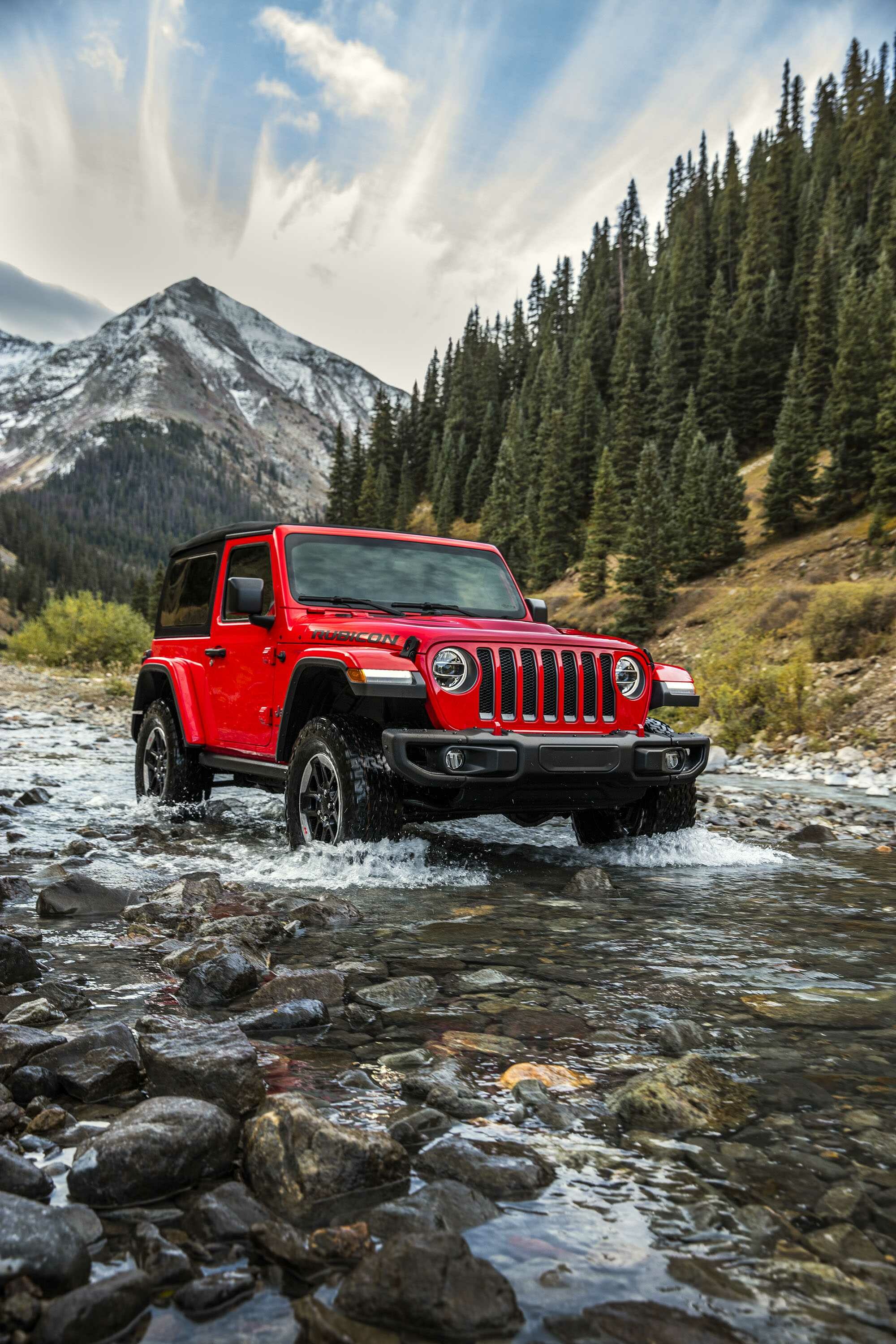 Jeep: The big news for the 2021 Wrangler is the introduction of two new powertrains: The plug-in hybrid 4xe and the fire-breathing, 470-hp V-8 in the new Rubicon 392. 2000x3000 HD Background.