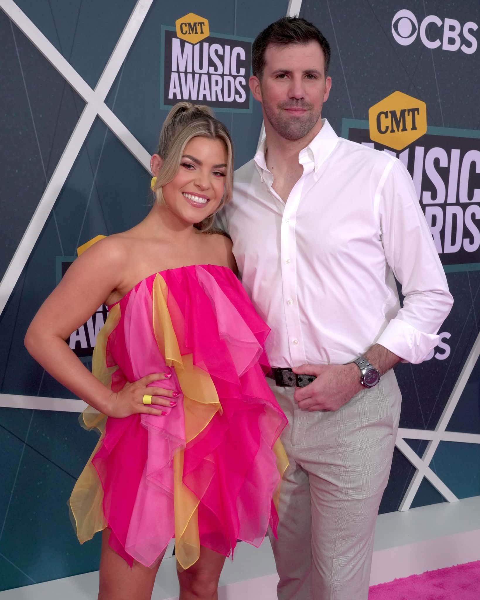Tenille Arts, CMT Music Awards 2022, Best dressed celebs, Red carpet, 1640x2050 HD Phone