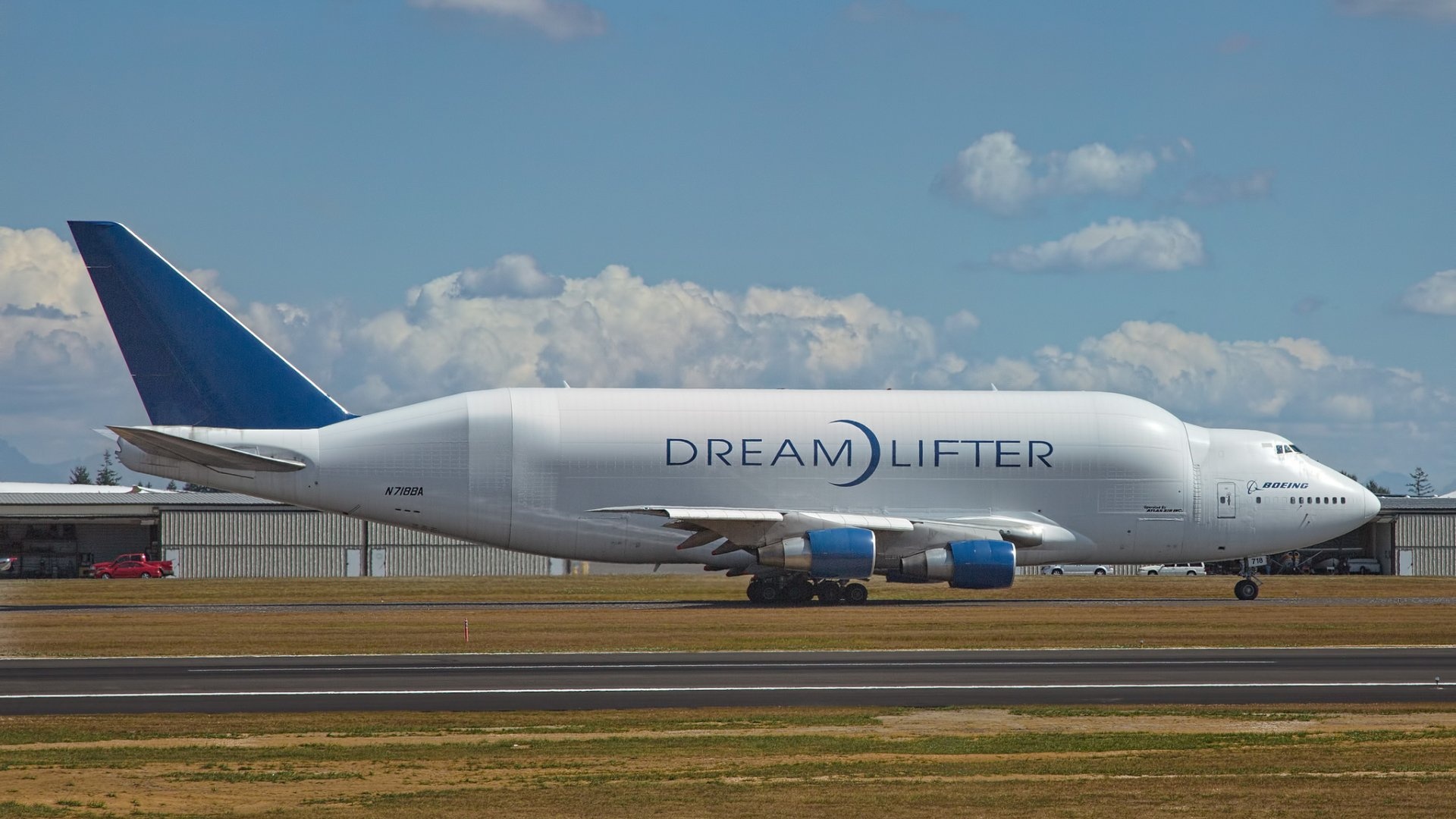 Boeing Dreamlifter, Oversized cargo transport, Large-scale freight, Strategic logistics, 1920x1080 Full HD Desktop