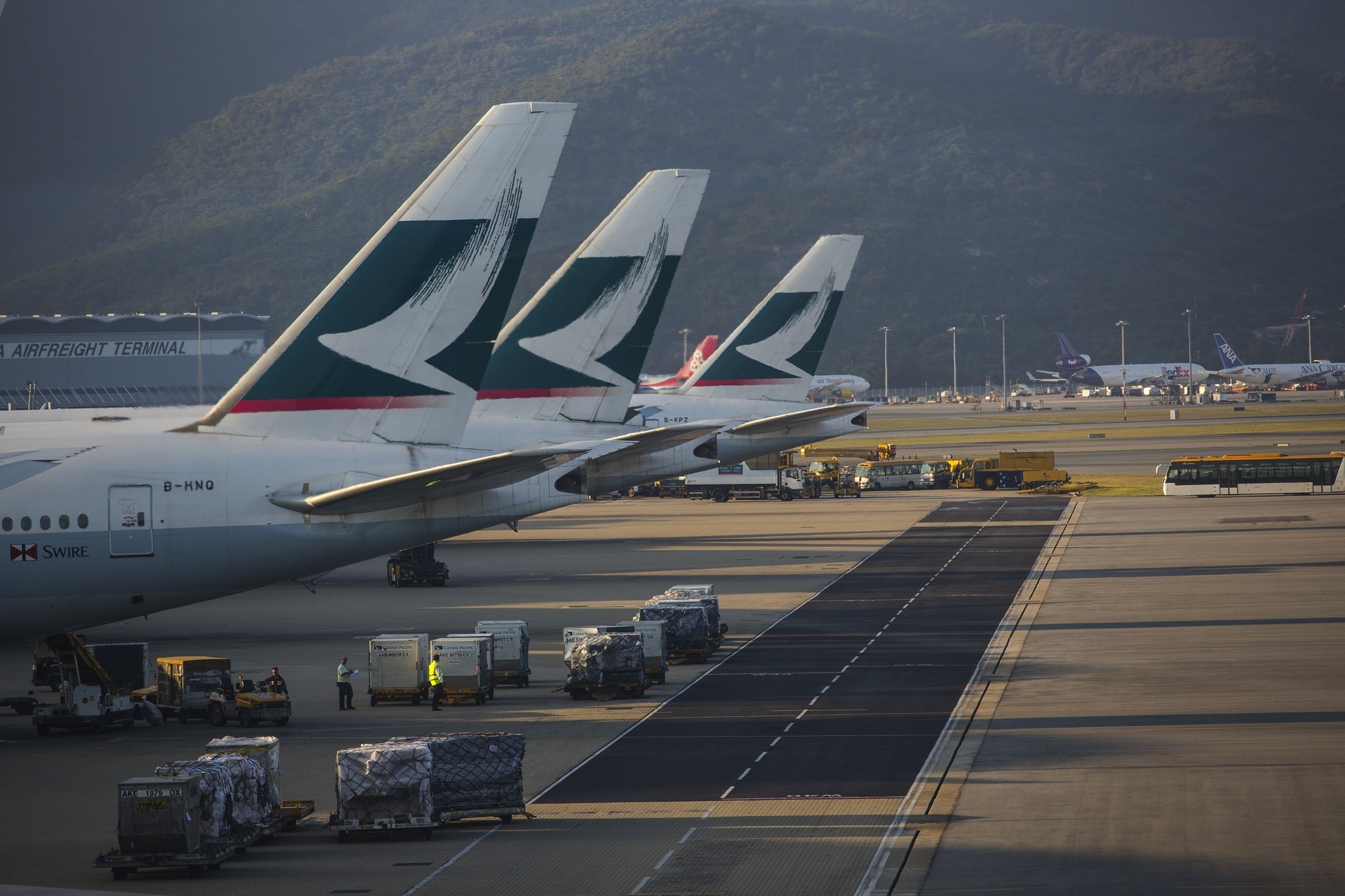 Cathay Pacific, Extended airport restrictions, Impact again, 2400x1600 HD Desktop
