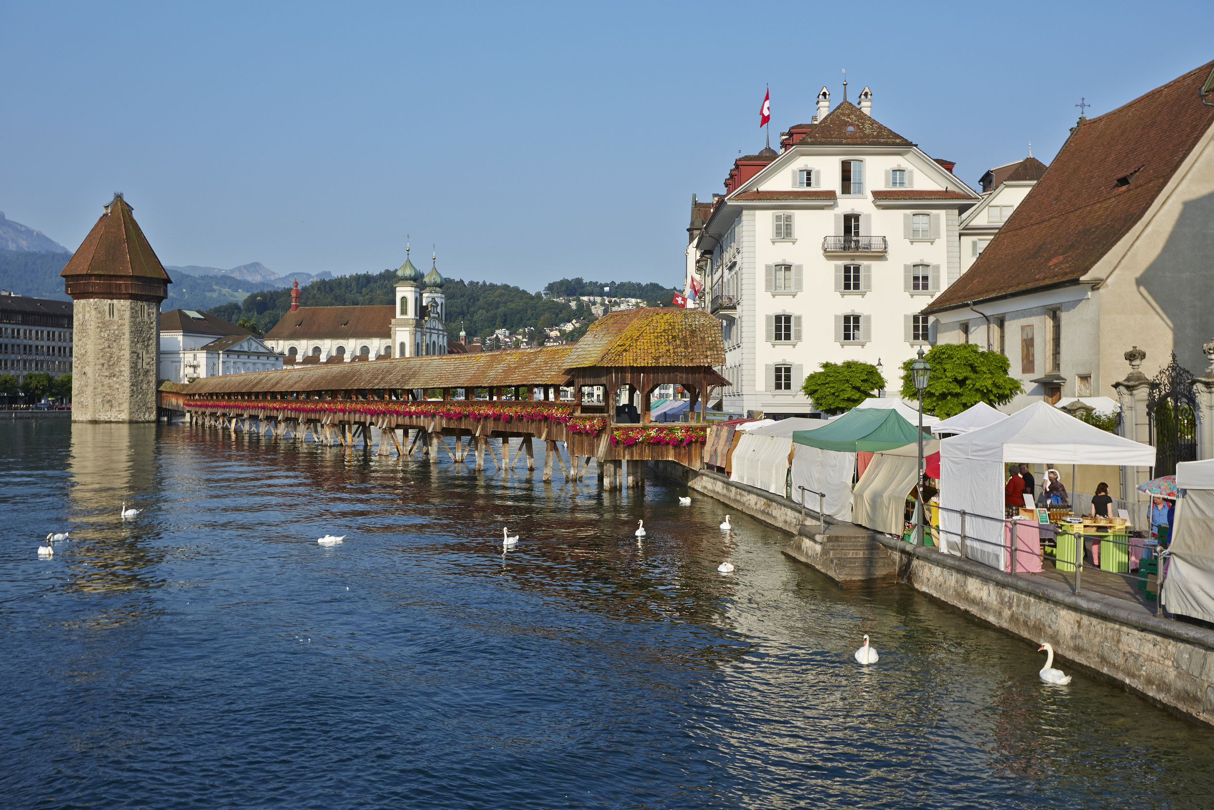 Chapel Bridge, Weekend market, Lucerne, Swiss experience, 2500x1670 HD Desktop
