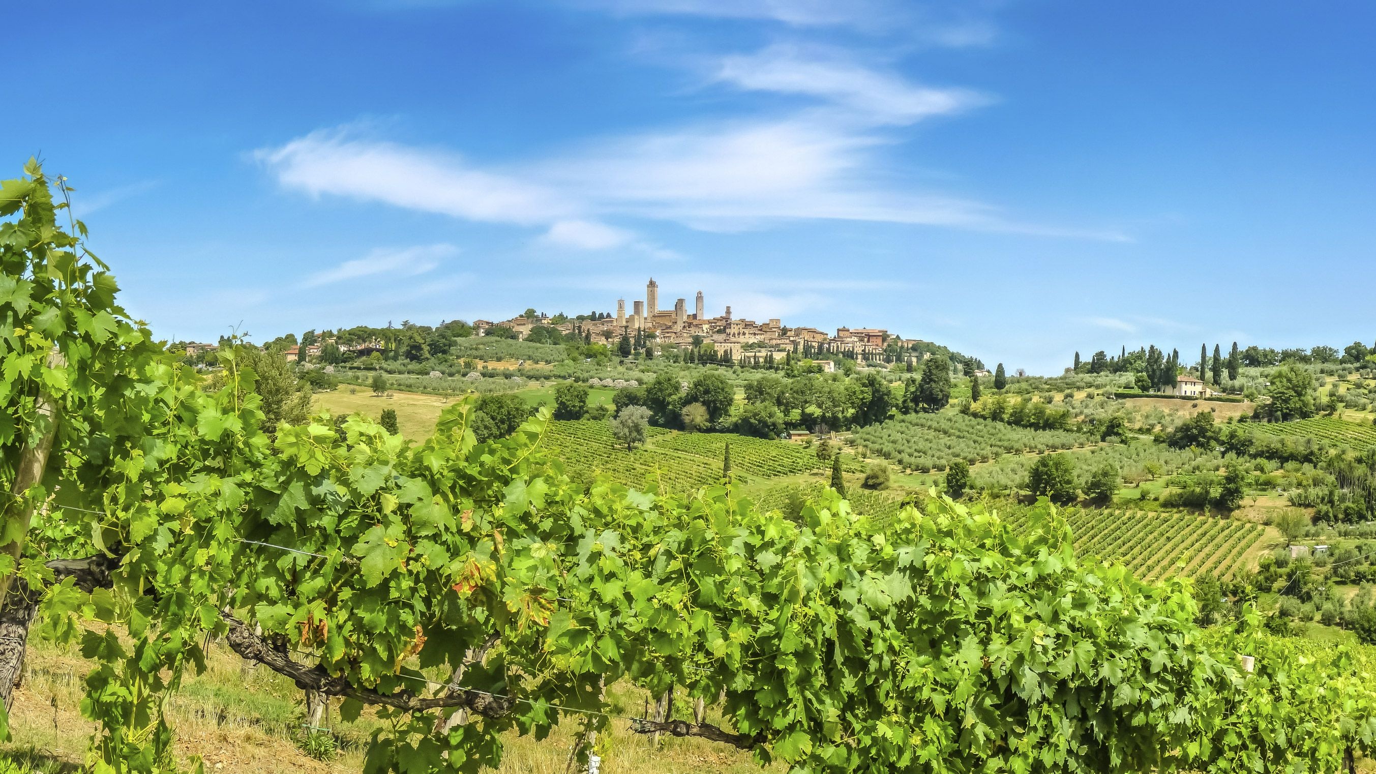 Holiday in San Gimignano, Tuscan escape, Relaxing vacation, Charming town, 2710x1530 HD Desktop
