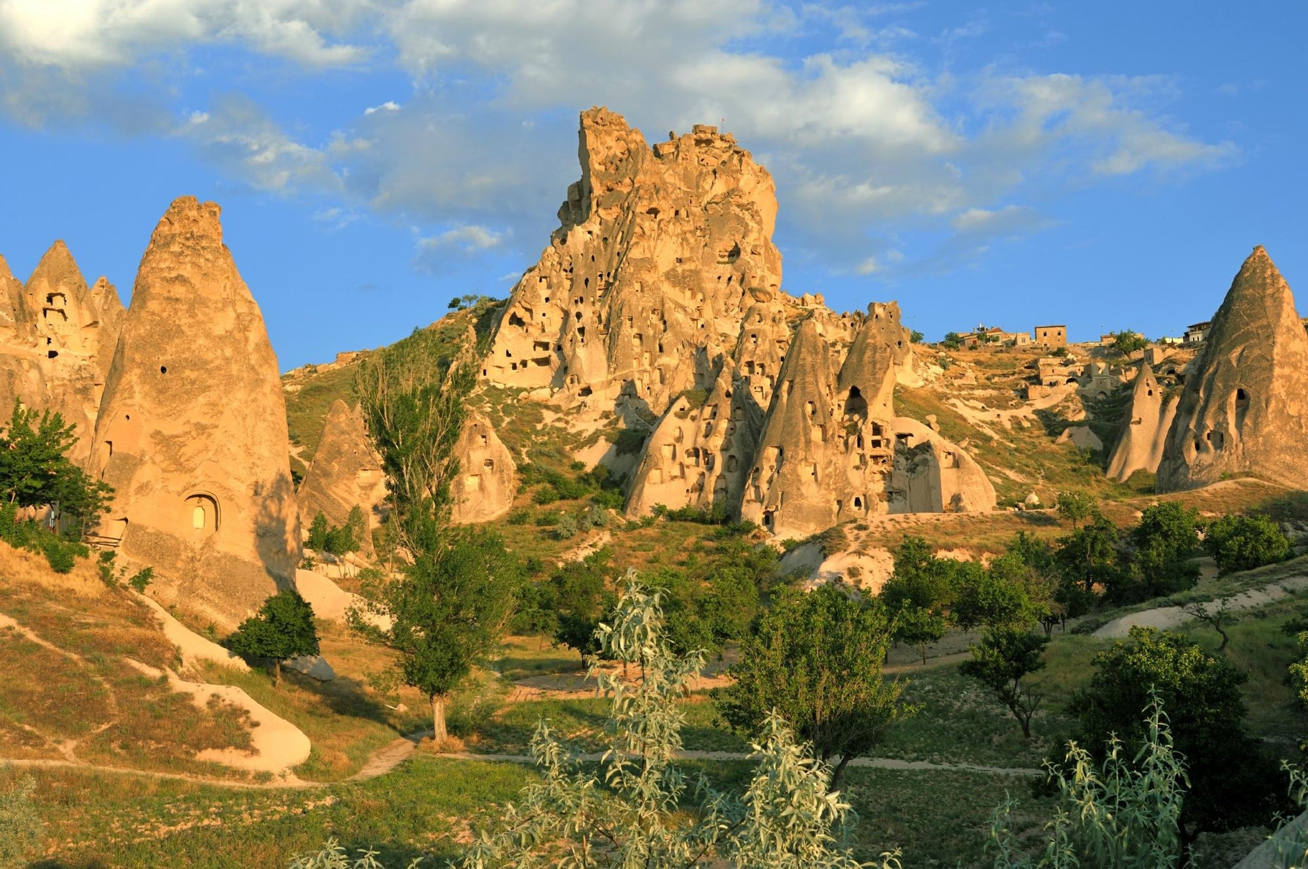 Goreme National Park, Camping prices, Campground review, Uchisar, 2560x1710 HD Desktop