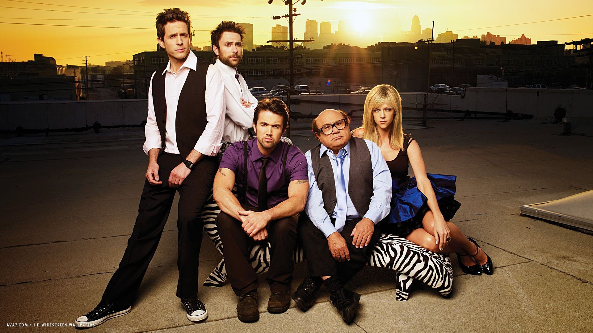 It's Always Sunny in Philadelphia (TV Series): Sitcom consisting of 15 seasons, 162 episodes, Mac, Charlie, Dennis, Frank and Dee. 1920x1080 Full HD Background.