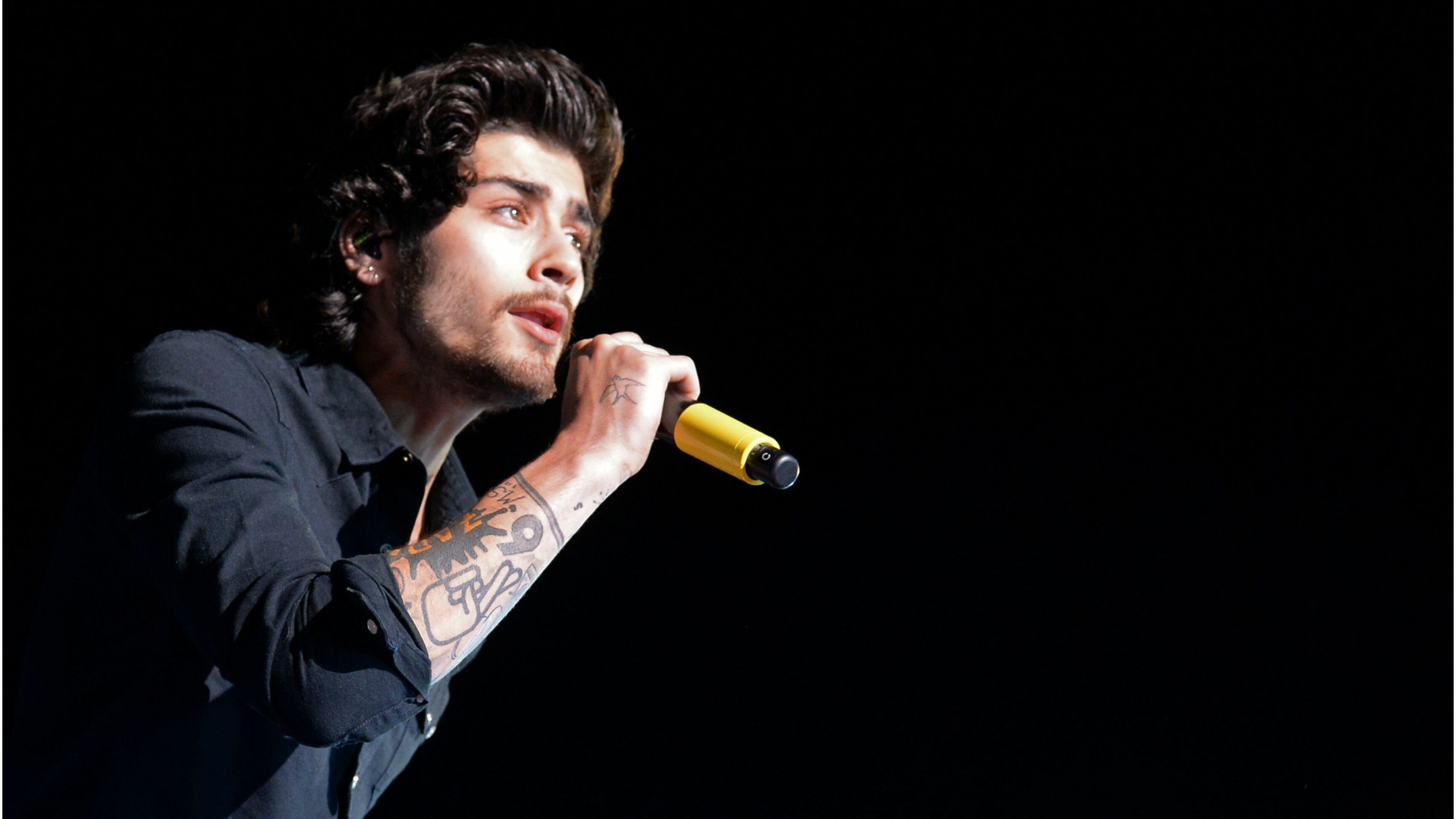 Zayn Malik: Signed a solo recording contract with RCA Records in 2015. 3840x2160 4K Background.