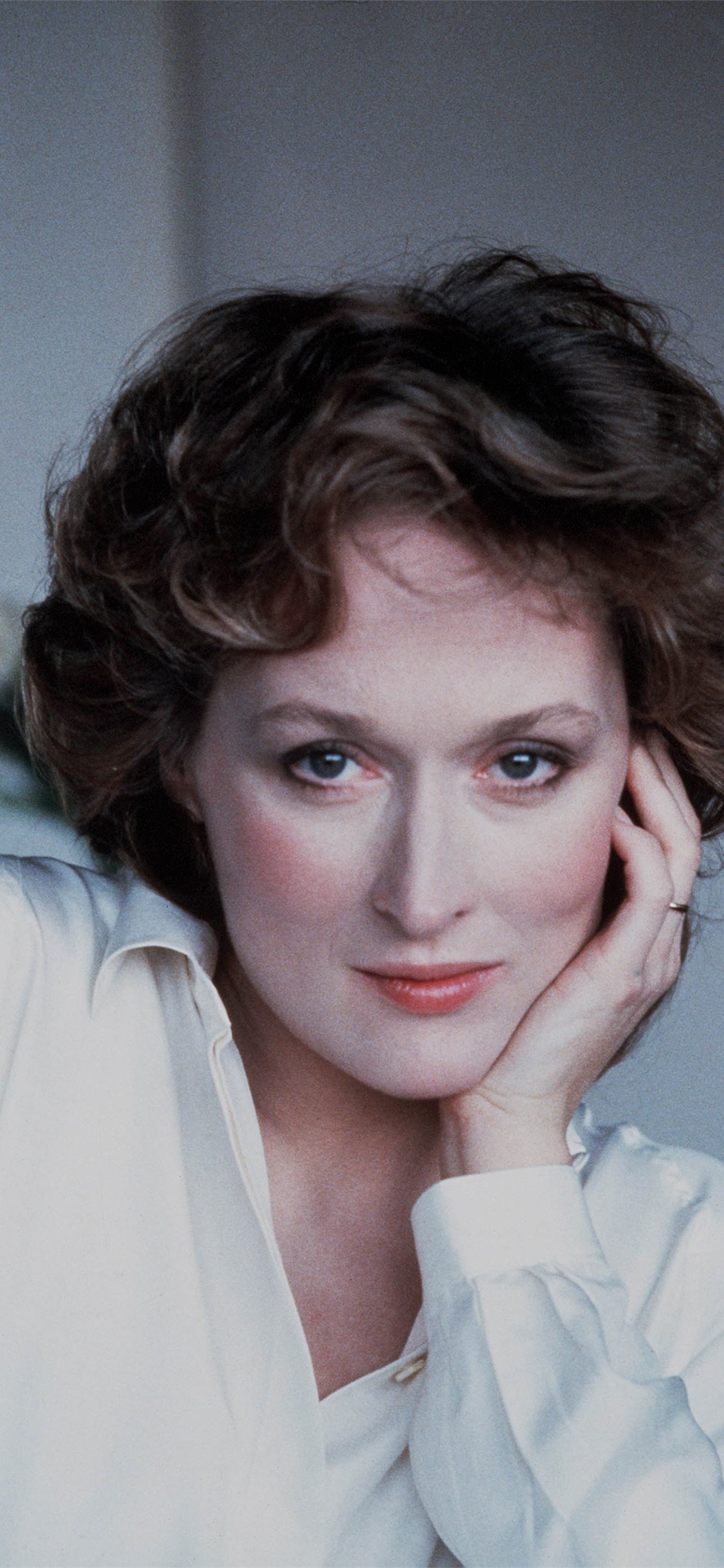 Meryl Streep, Best iPhone wallpapers, Hollywood icon, Memorable roles, 1290x2780 HD Phone