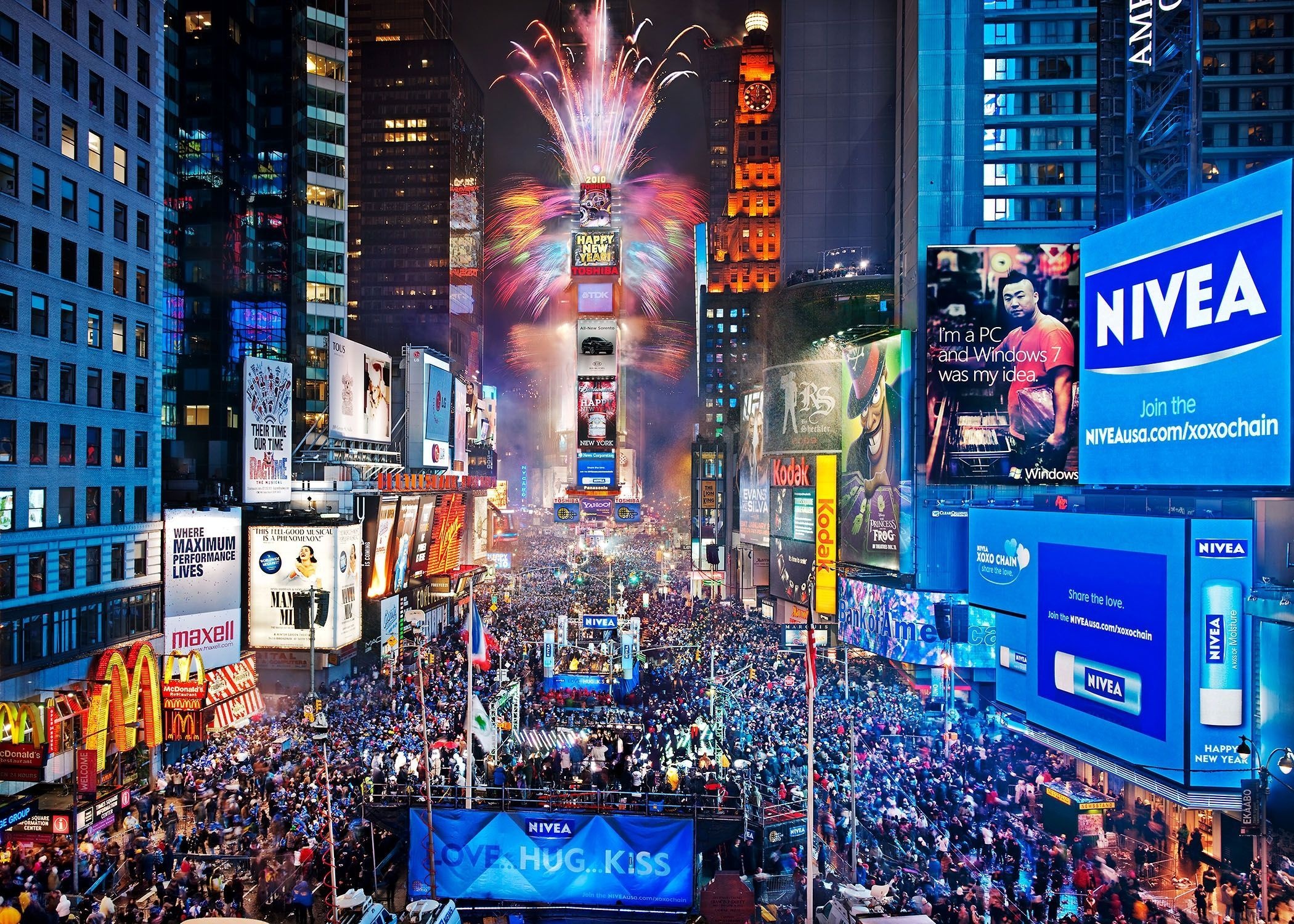 Times Square, New year celebration, Festive lights, Exciting countdown, 2100x1500 HD Desktop