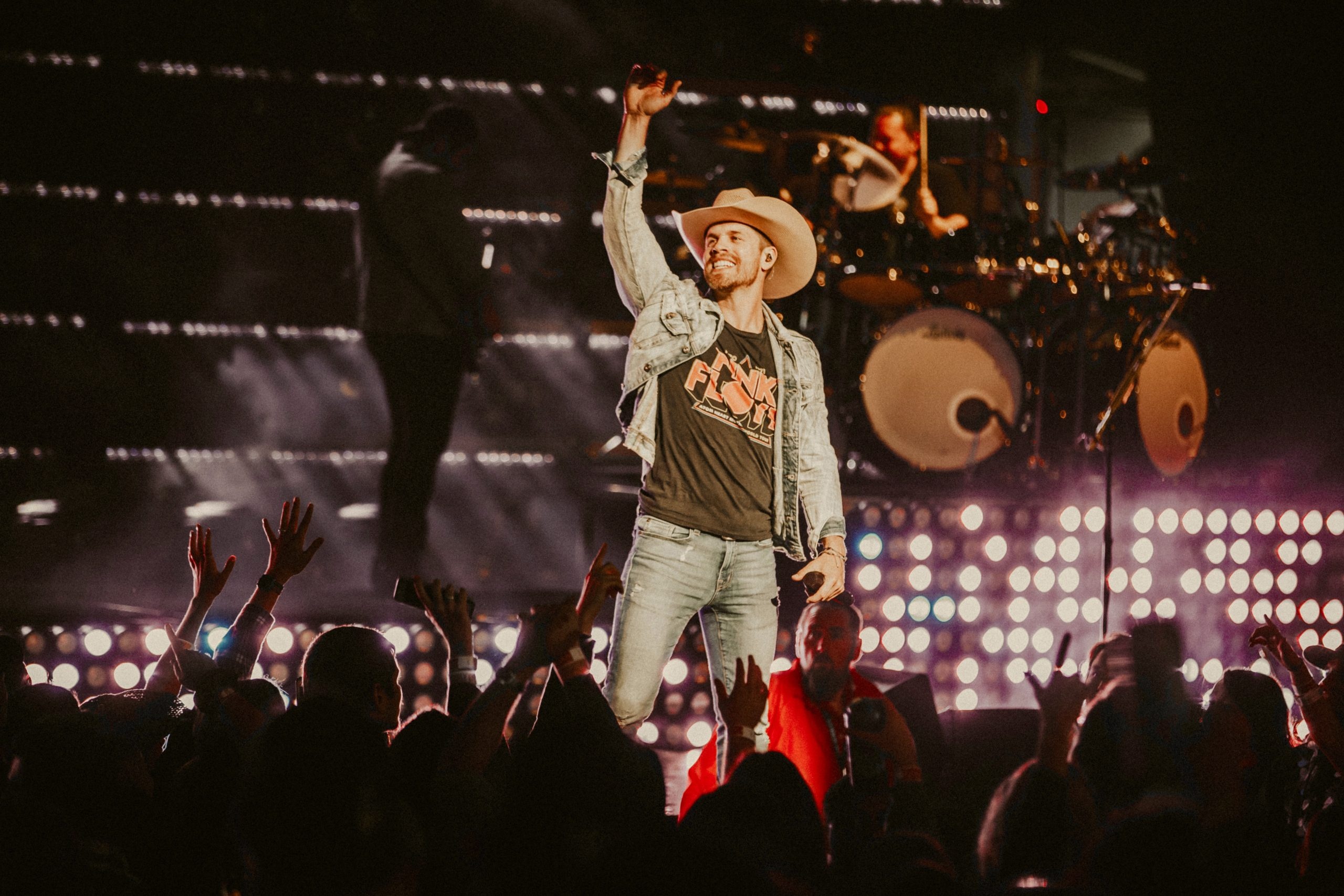Dustin Lynch, Warner Chappell Music, Exciting collaboration, New ventures, 2560x1710 HD Desktop