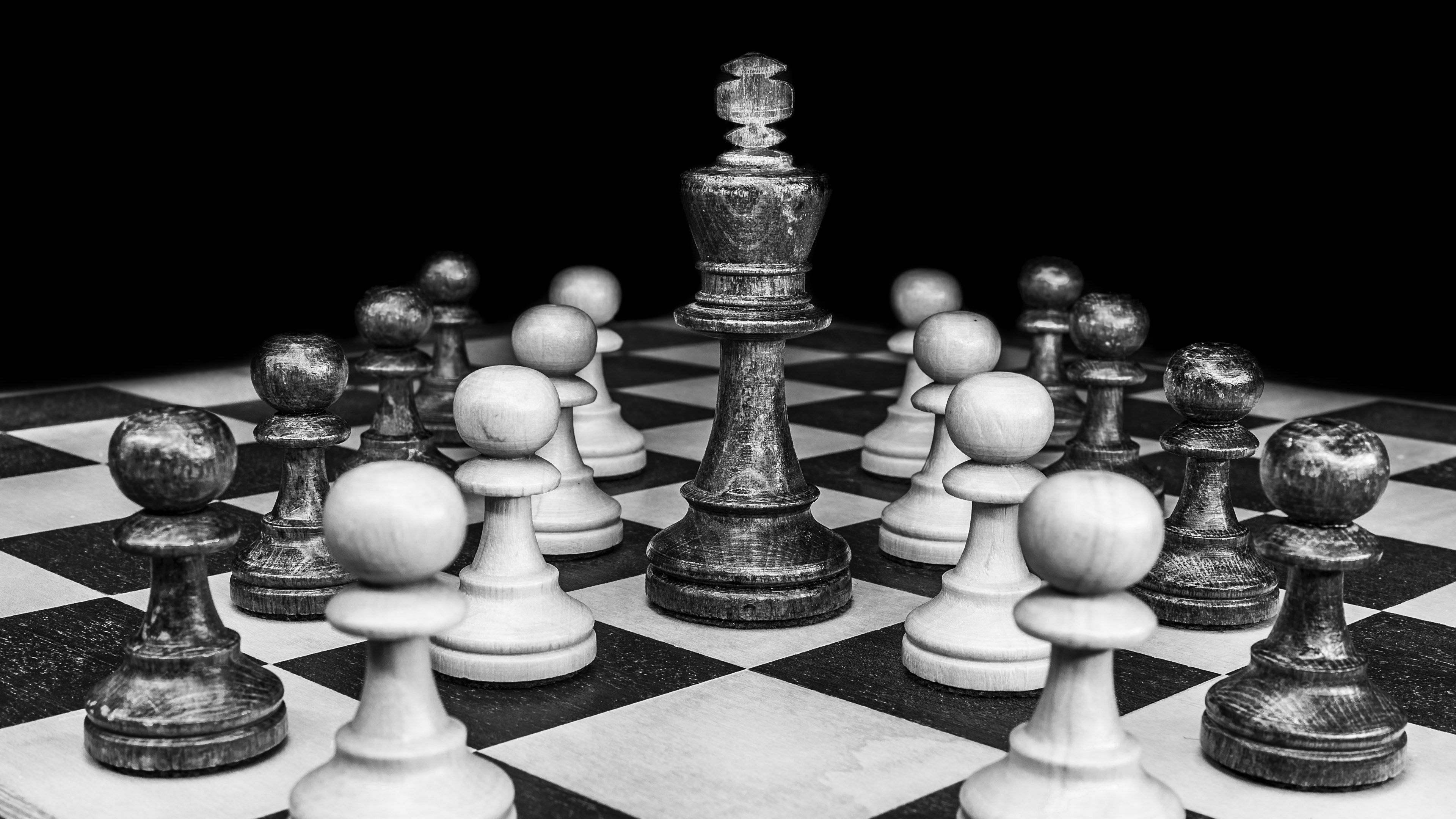 Black and white chess pieces, 4K HD, Backgrounds, Classic, 3840x2160 4K Desktop
