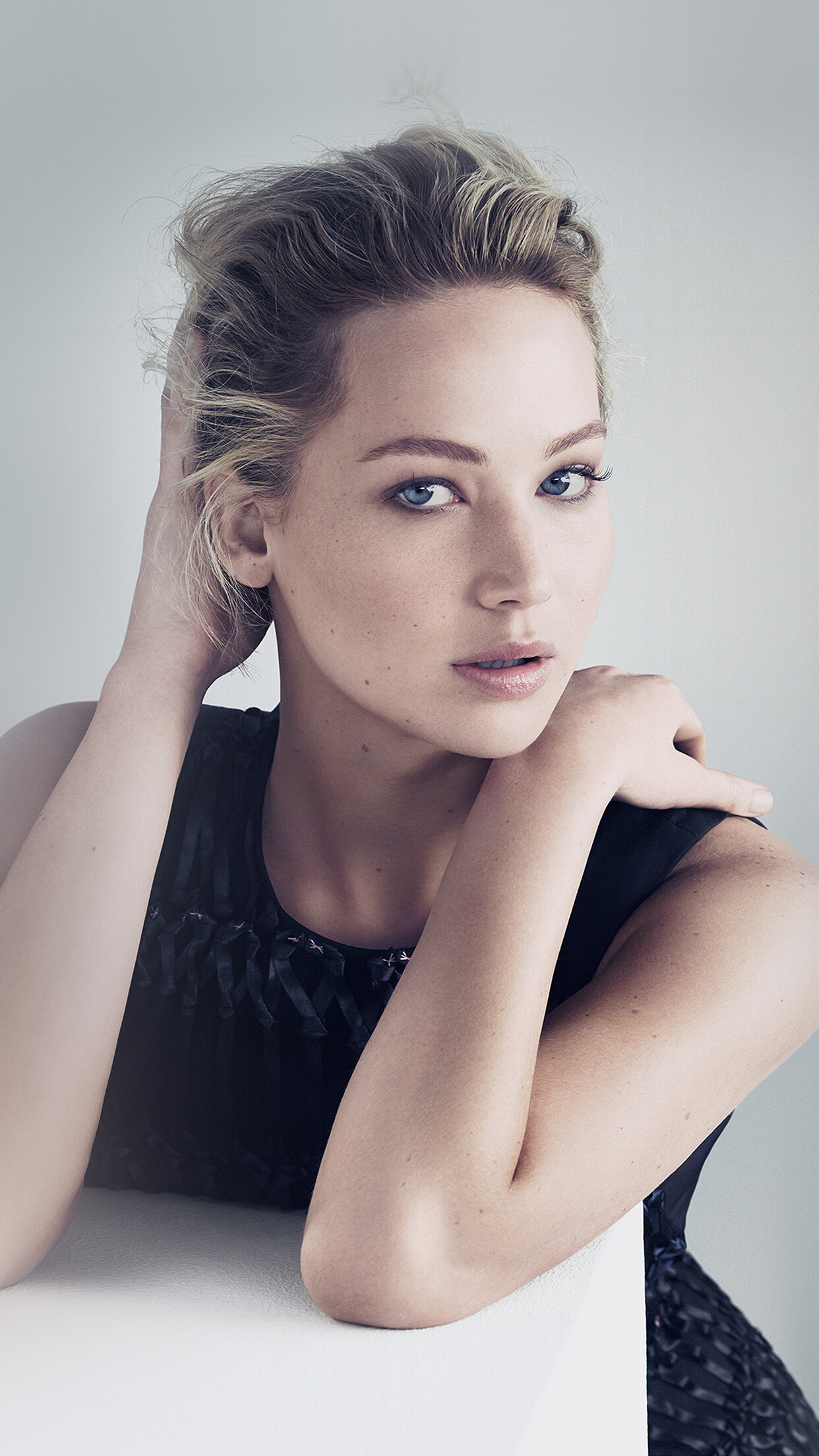 Jennifer Lawrence: Was awarded the National Board of Review Award for Breakthrough Performance in 2010. 1250x2210 HD Background.