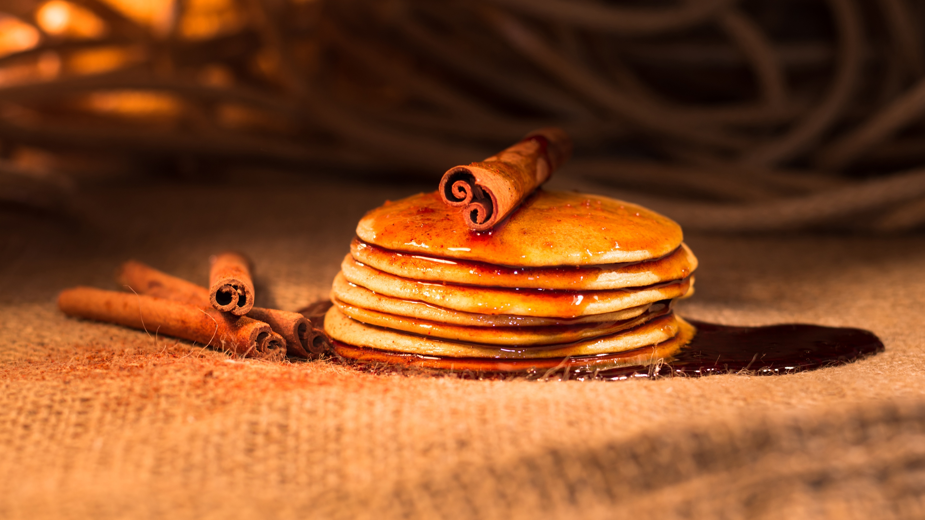 Pancake: Cooked on a hot surface such as a griddle or frying pan. 3840x2160 4K Wallpaper.