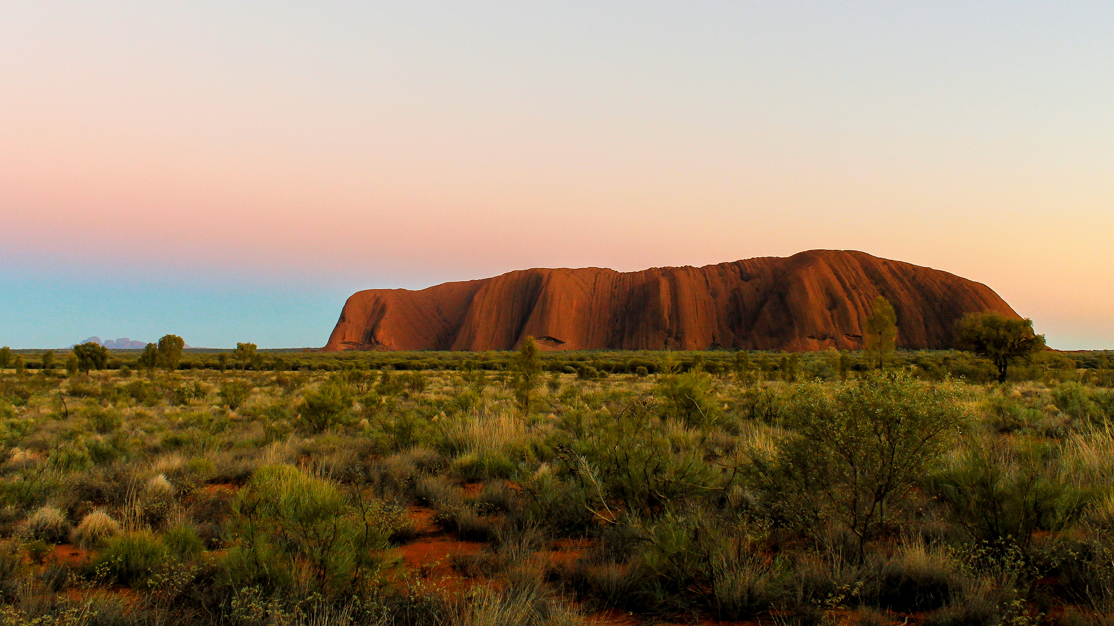 Uluru 4K background, Ultra HD image, Majestic desert rock, Vibrant wallpaper, 3840x2160 4K Desktop