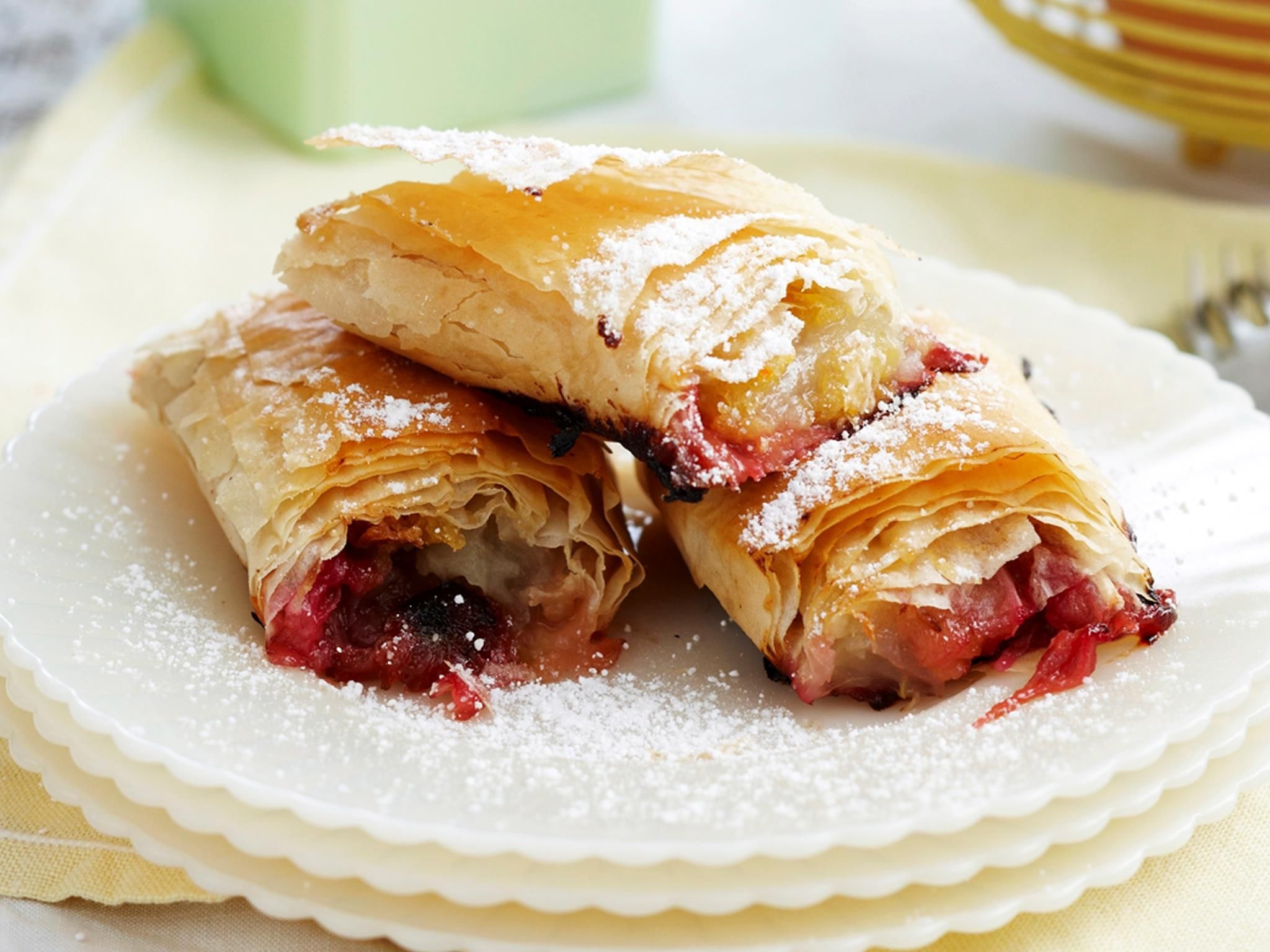 Strudel: Made from flour with a high gluten content, water, oil and salt. 2050x1540 HD Wallpaper.