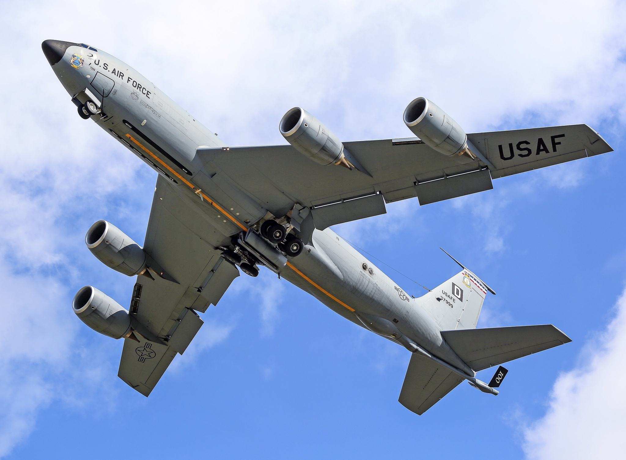 Boeing KC-135 Stratotanker HD Wallpaper 2050x1510