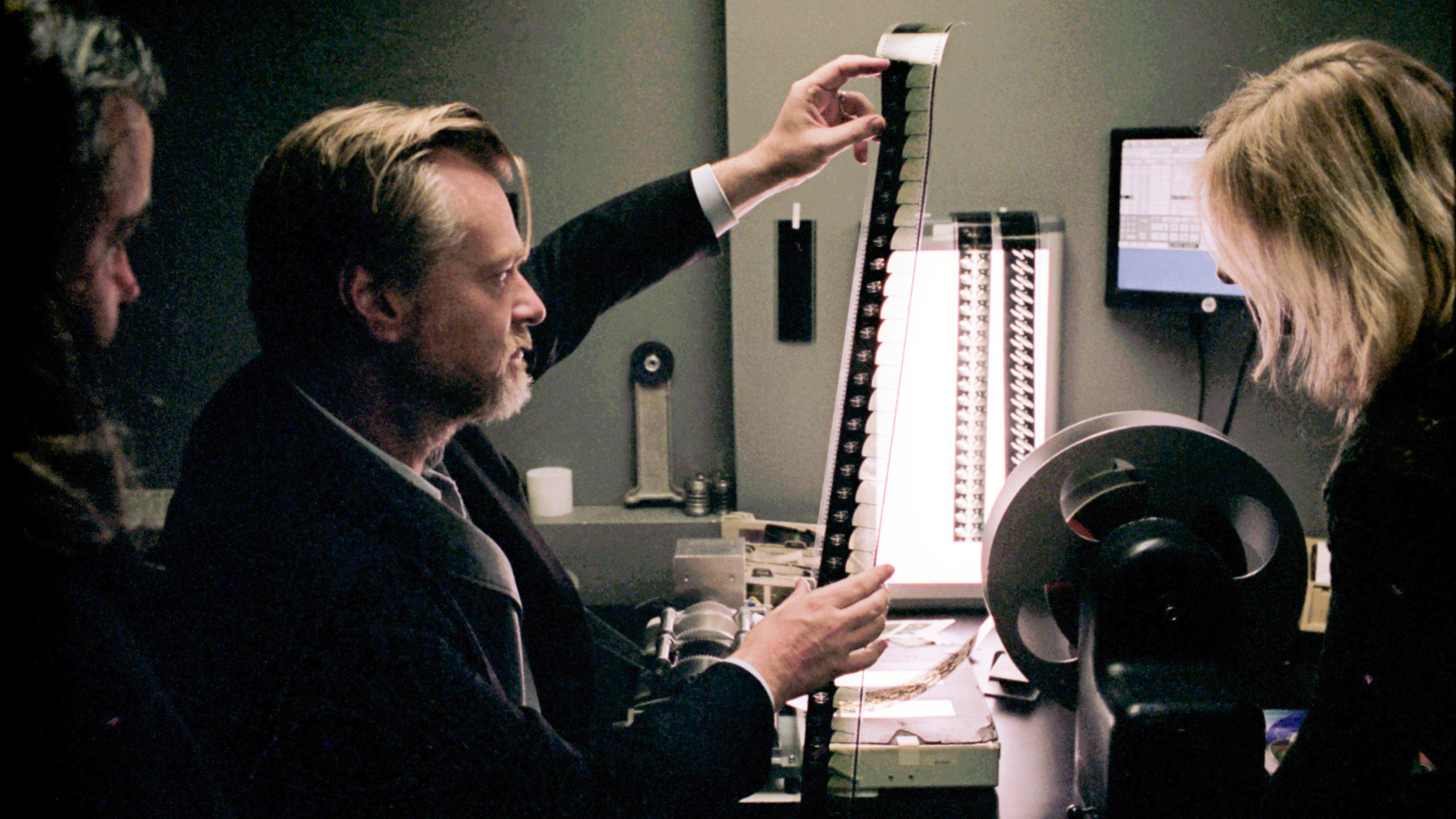 Christopher Nolan, Vinyl unrestoring, The New York Times, Movie version, 3000x1690 HD Desktop