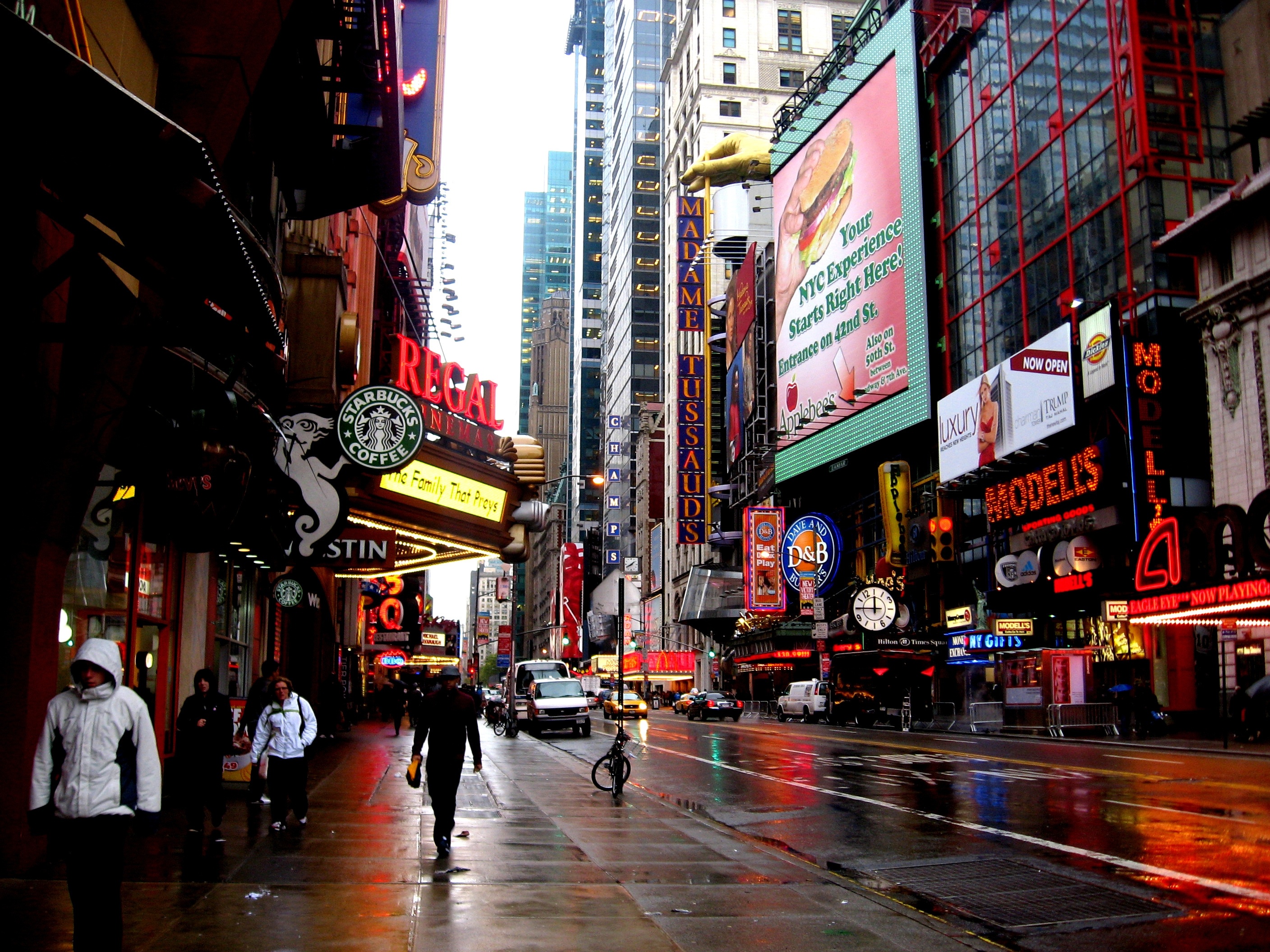 New York Streets, Overcast atmosphere, Advertising buildings, 4K wallpaper, 2820x2120 HD Desktop