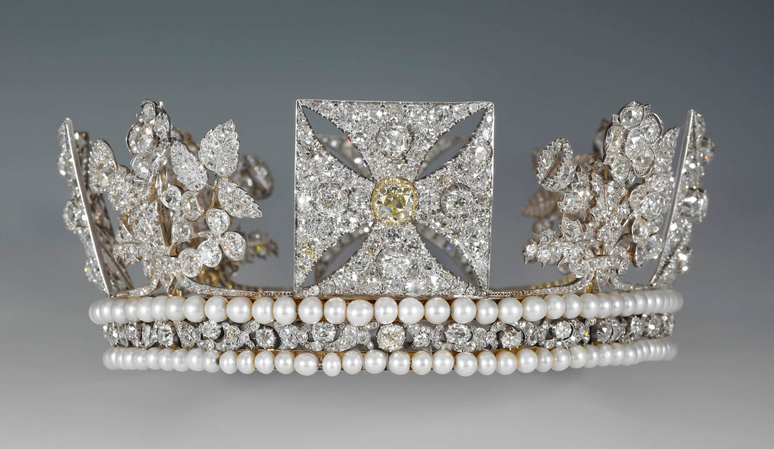 Diadem, Queen's diamond diadem, Buckingham Palace, Summer exhibition, 2560x1490 HD Desktop