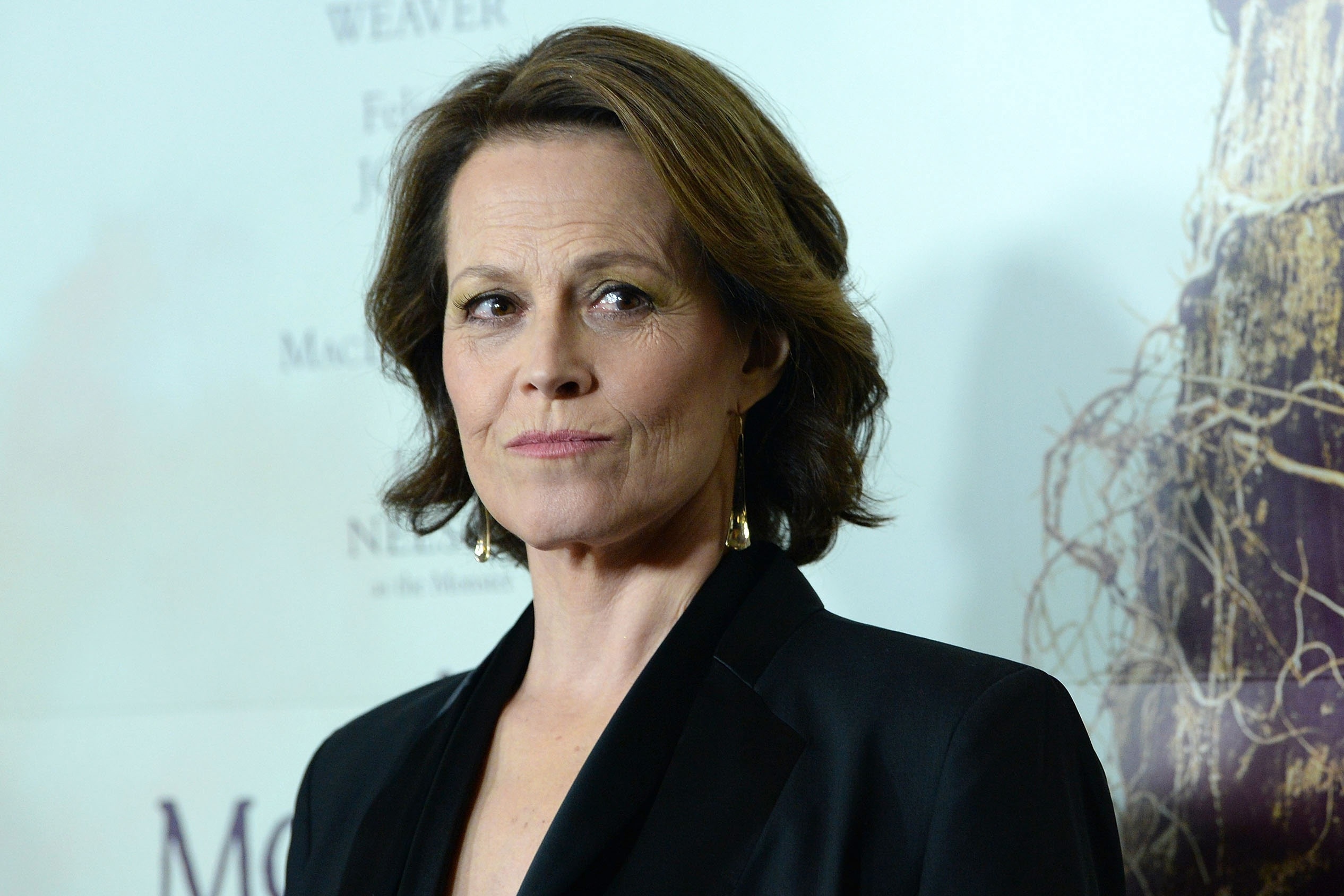Sigourney Weaver: An American actress, voice-over artist, and environmentalist. 2540x1690 HD Background.