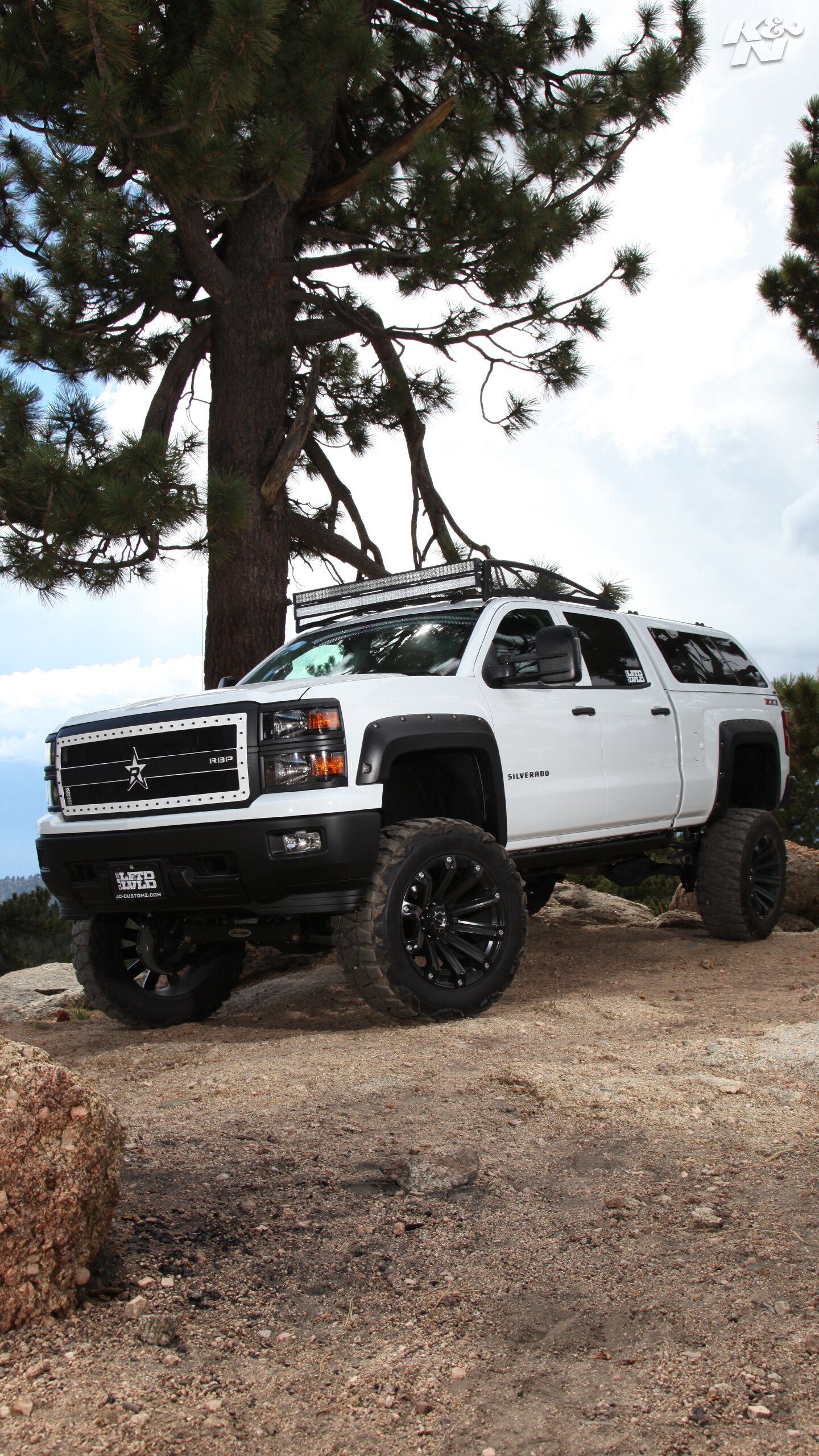 Chevrolet Silverado: The third best-selling pick-up in America, behind the Ford F-Series and the Ram pickup. 1440x2560 HD Wallpaper.