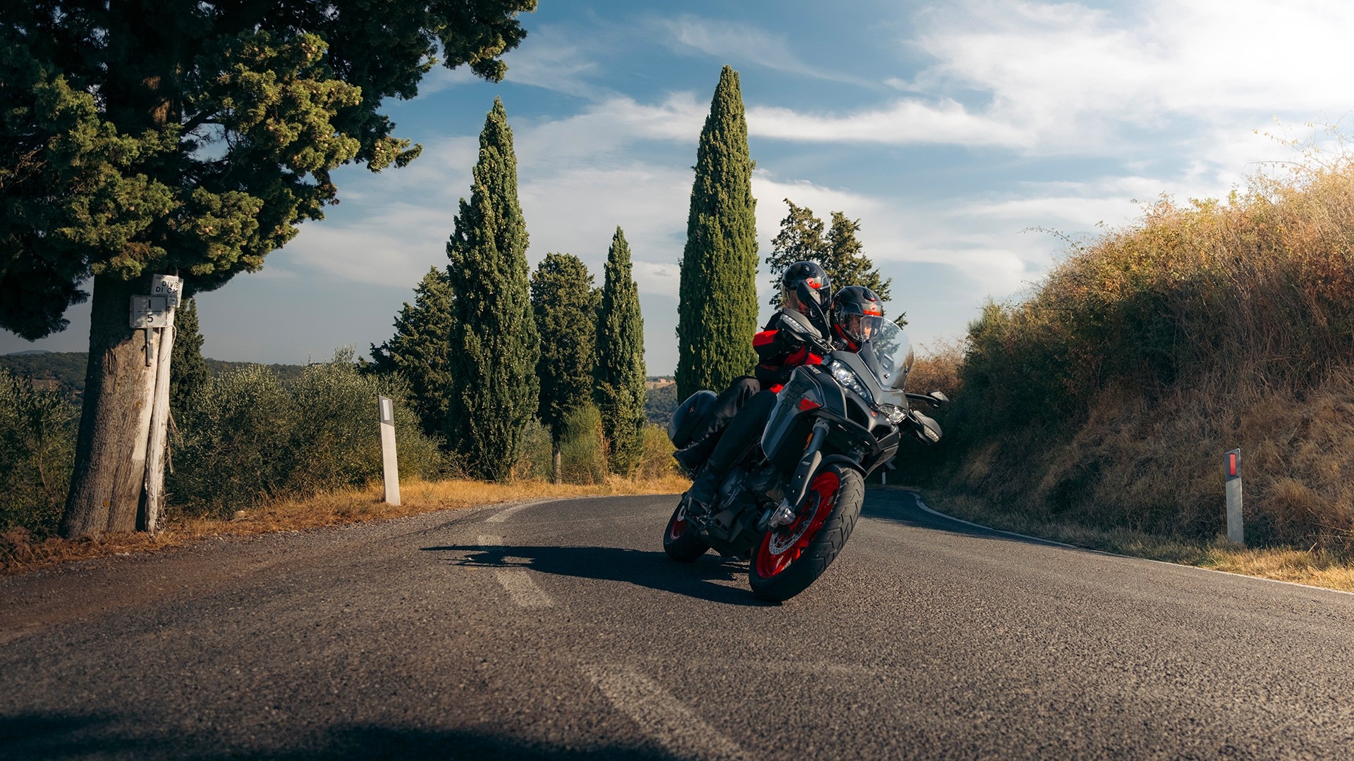 Ducati Multistrada V2, Enhanced features, Versatile performance, Stunning visuals, 1920x1080 Full HD Desktop