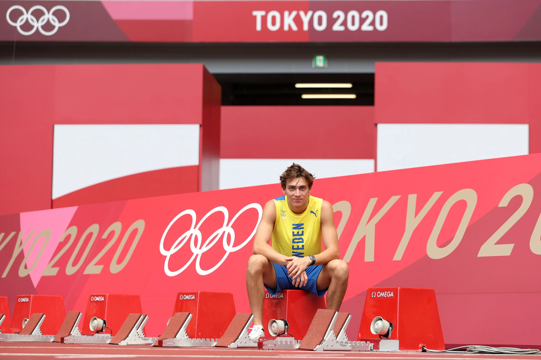 Armand Duplantis, Olympic gold, Wearing Omega, Track and field champion, 2050x1370 HD Desktop