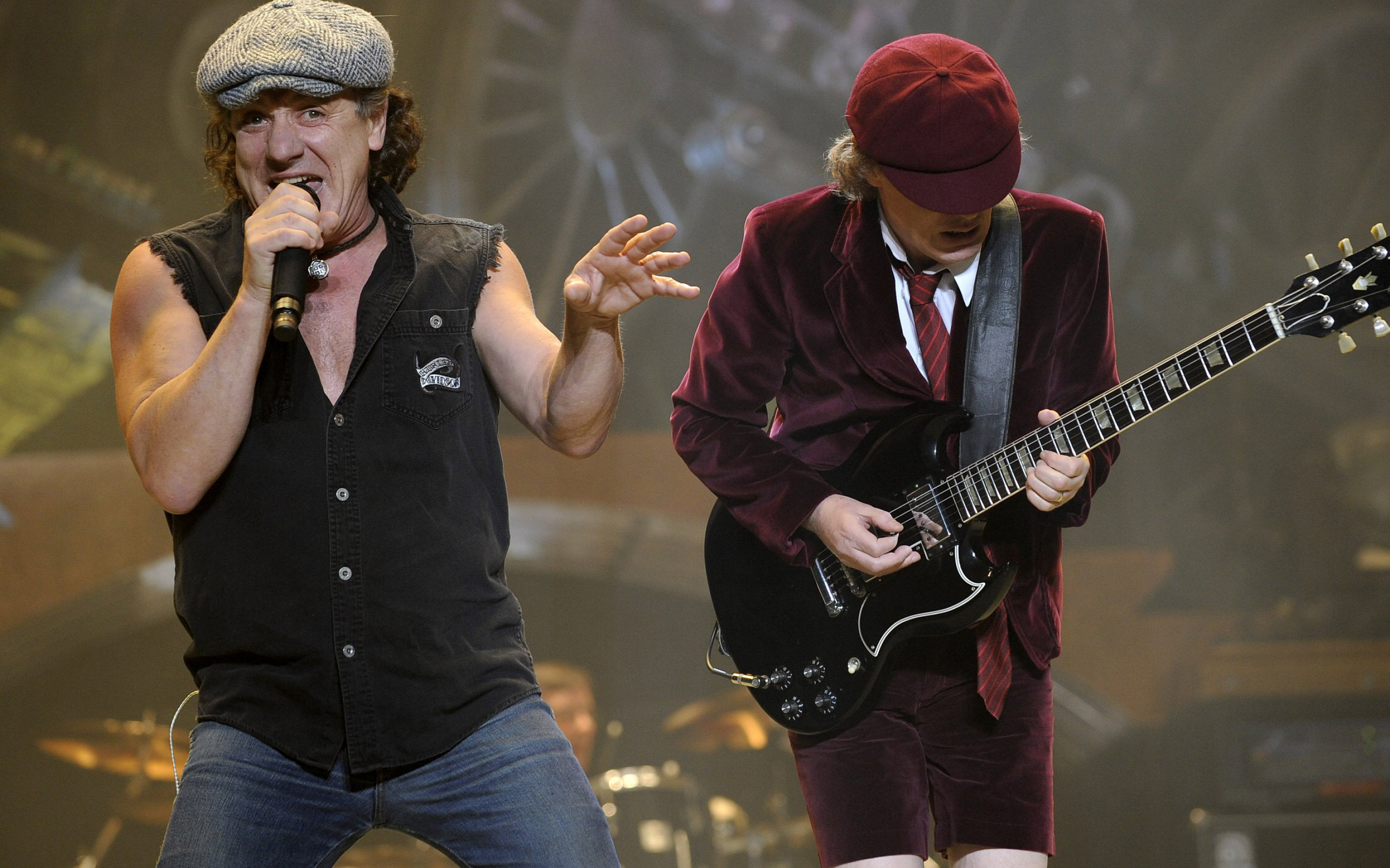 Angus Young, Brian Johnson collaboration, Music wallpapers, 2880x1800 HD Desktop