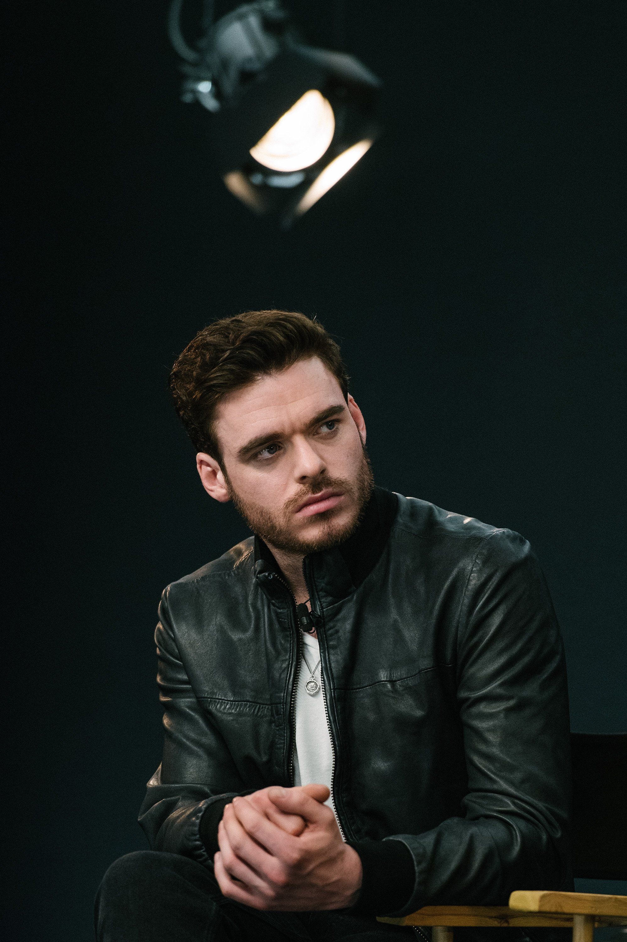 Richard Madden: Began performing on stage whilst a student at the Royal Conservatoire of Scotland. 2000x3000 HD Wallpaper.
