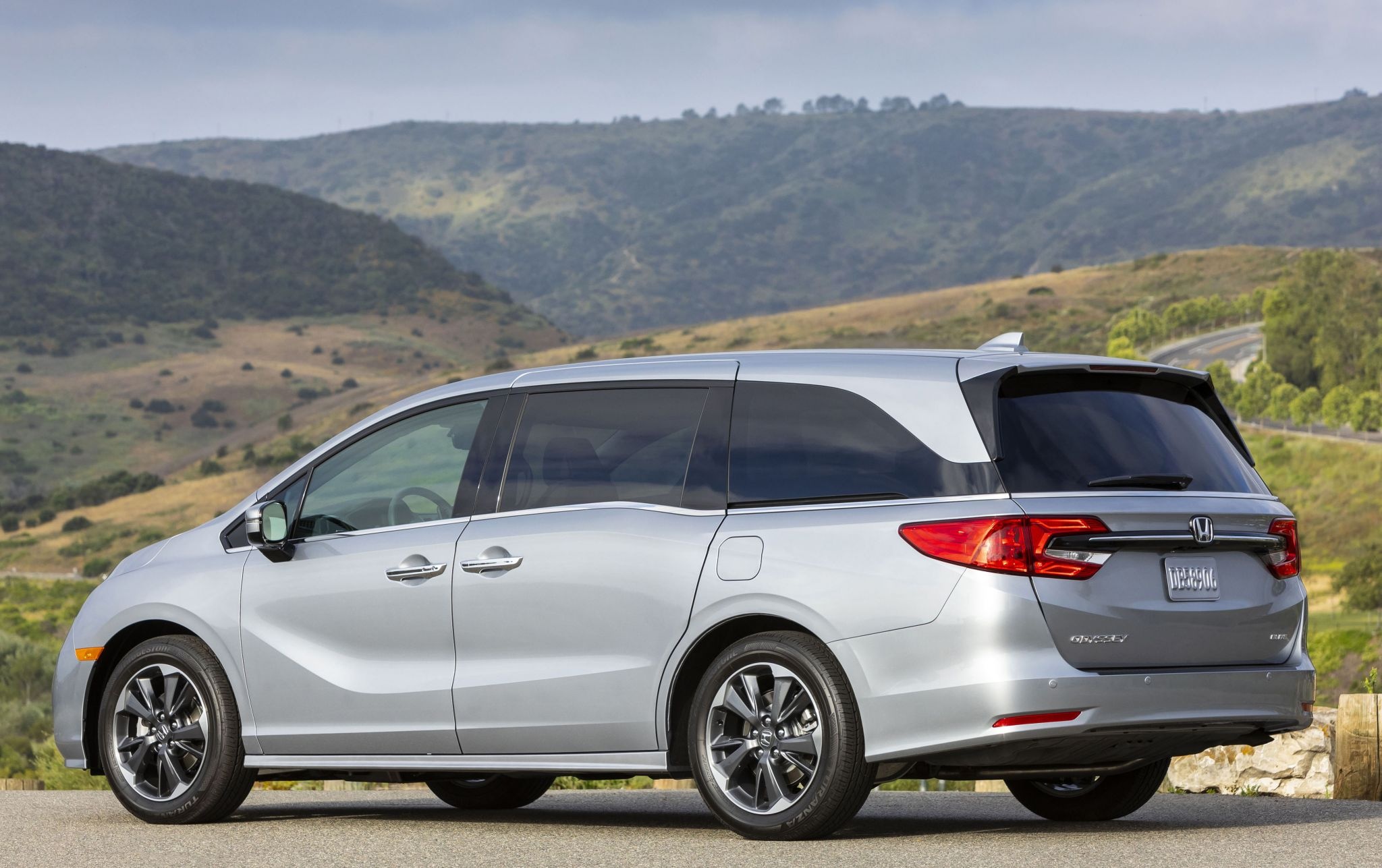 Honda Odyssey, Minivan for families, Comfortable interior, Smooth ride, 2050x1290 HD Desktop