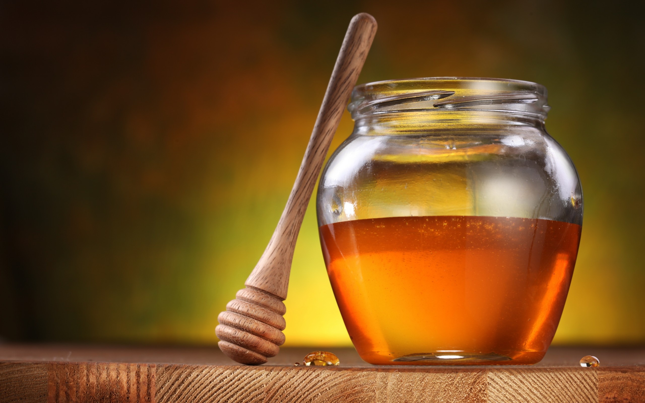 Honey: Rich in health-promoting plant compounds known as polyphenols. 2560x1600 HD Wallpaper.