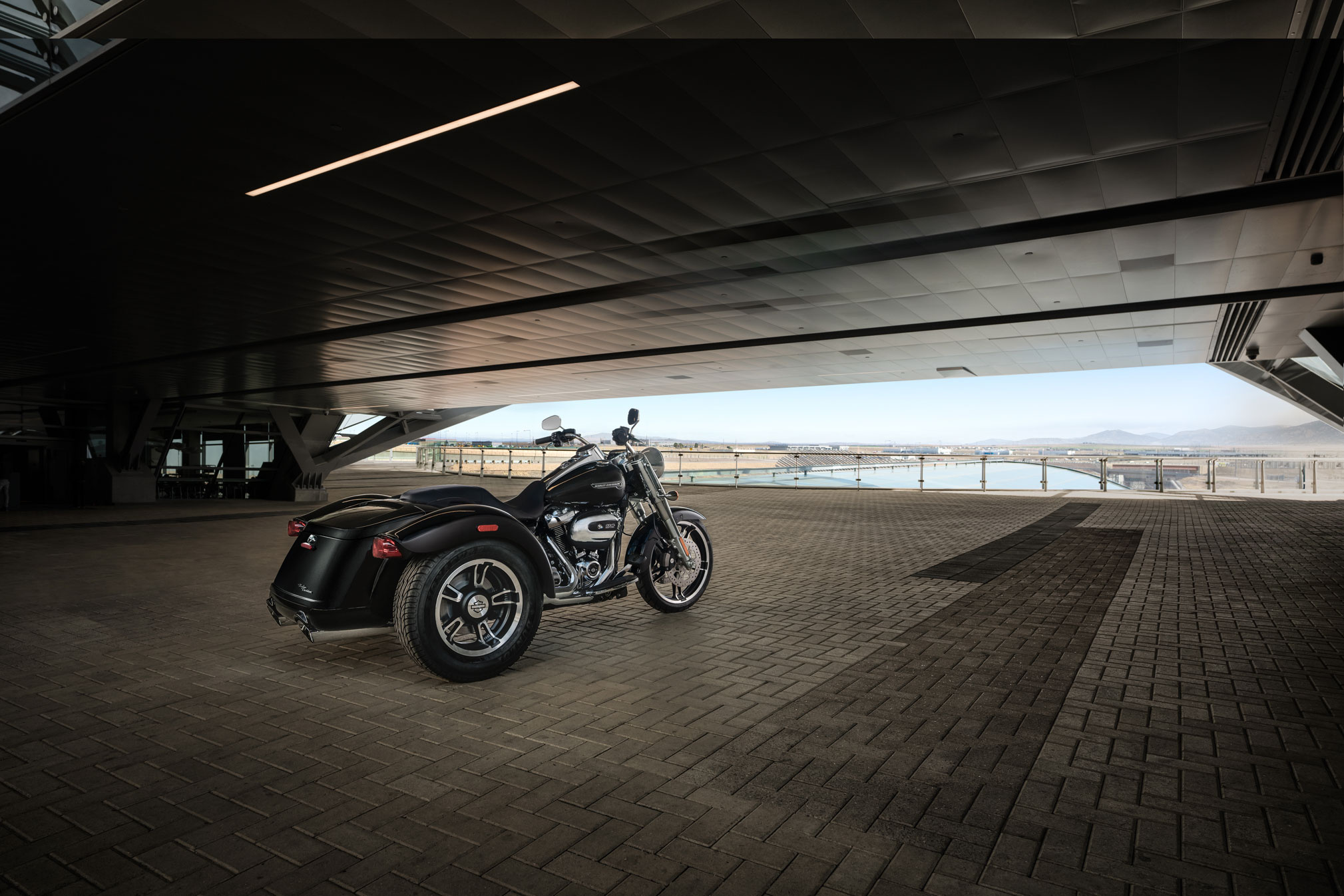 Harley-Davidson Freewheeler, Guide to Freewheeler, Total motorcycle review, Open-air cruising, 2020x1350 HD Desktop