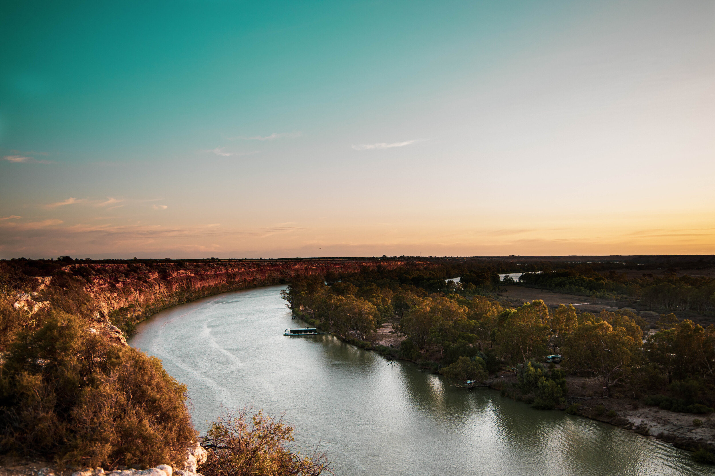 The Murray River, Australian icon, Scenic waterway, Riverbank beauty, 2500x1670 HD Desktop
