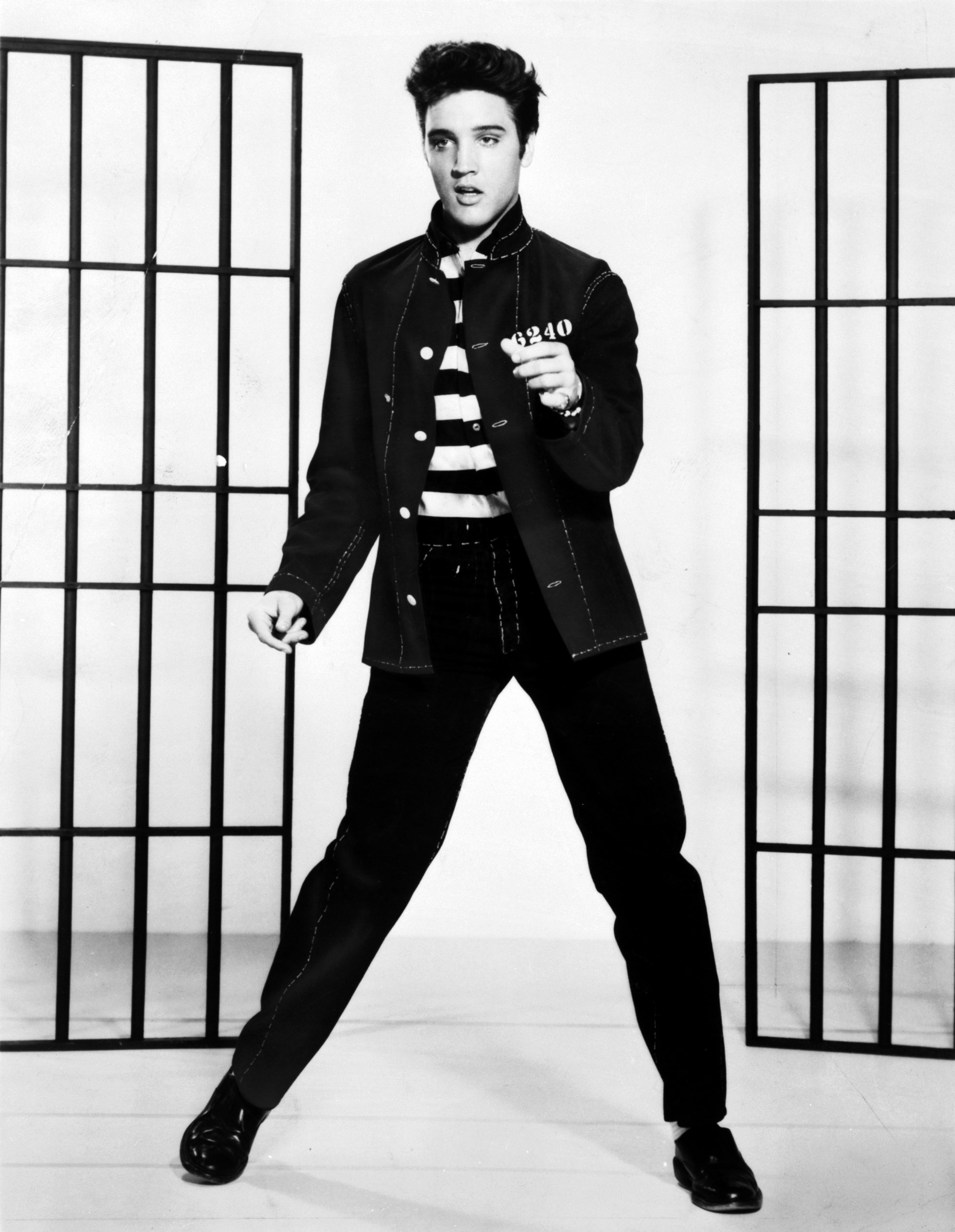 Elvis Presley: “King of Rock and Roll”, Monochrome. 1990x2560 HD Background.