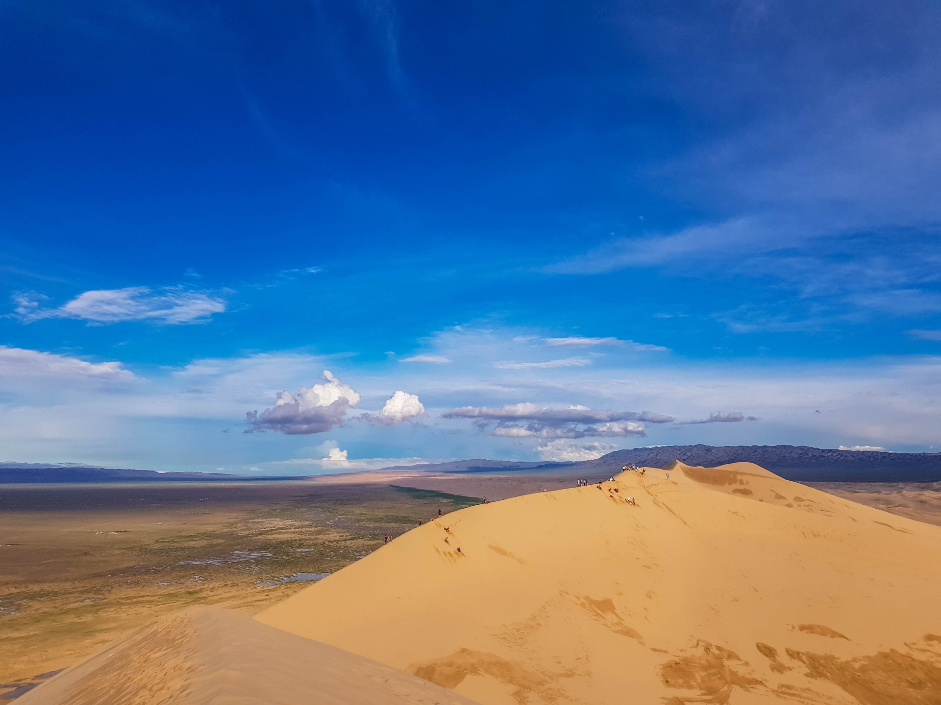 Gobi Desert, Sliding dunes, Wandering sneakers, Desert wanderlust, 1920x1440 HD Desktop