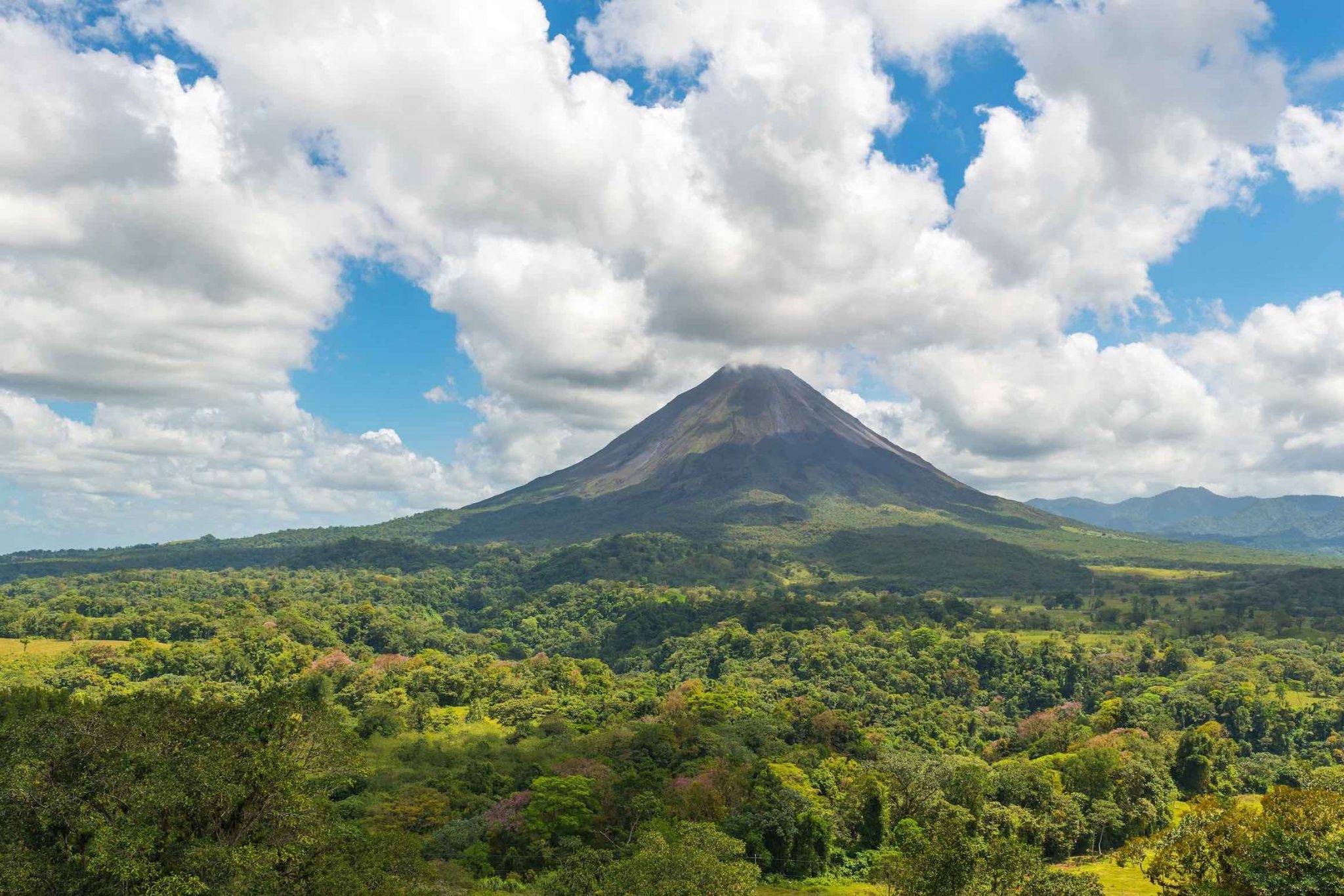 Arenal Volcano, Costa Rica, Travelers' paradise, Natural wonders, 2050x1370 HD Desktop