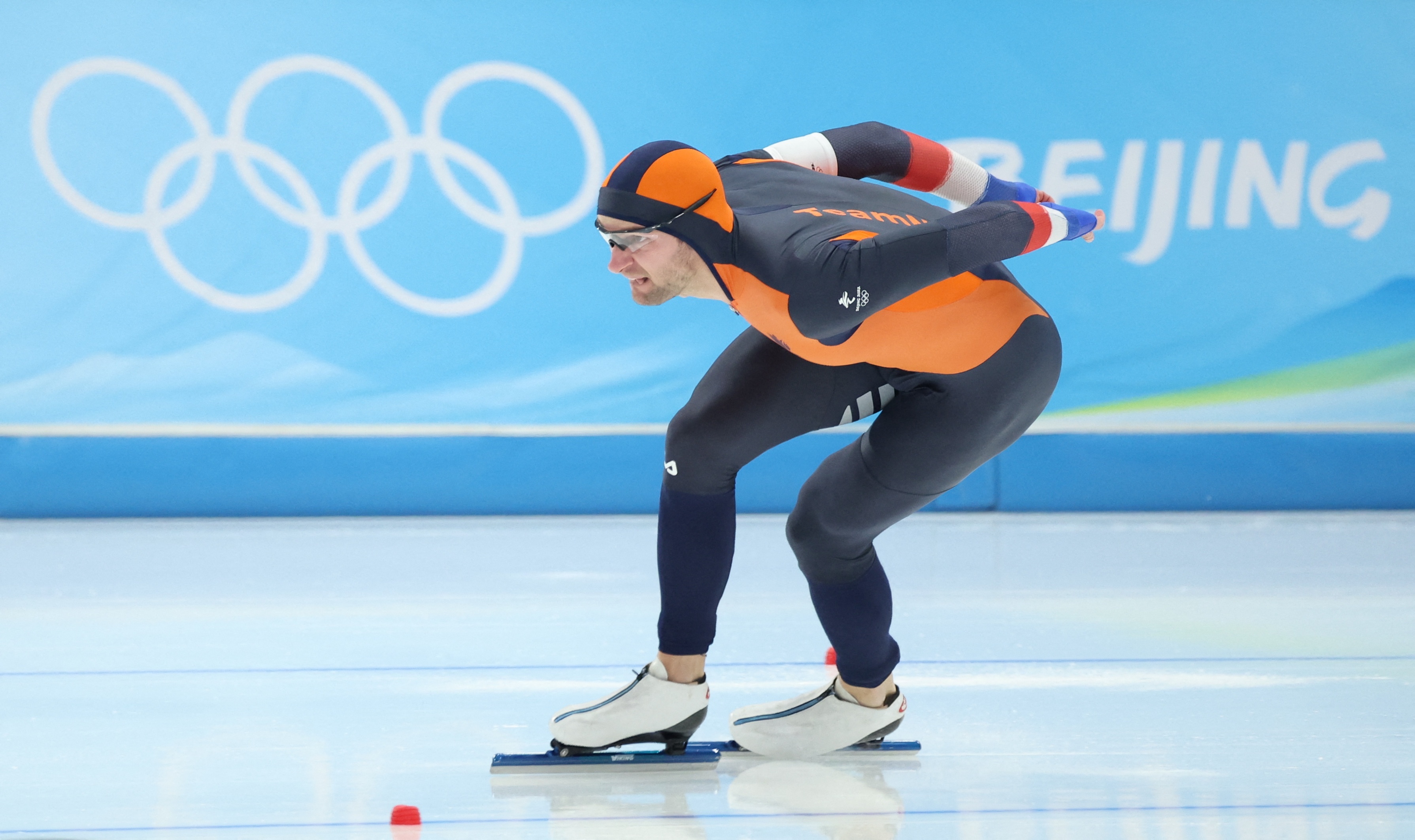 Speed Skating: Dutch team, Gold in men's 1,000 m, Kjeld Nuis, Netherlands, Winter Olympics. 3580x2130 HD Background.