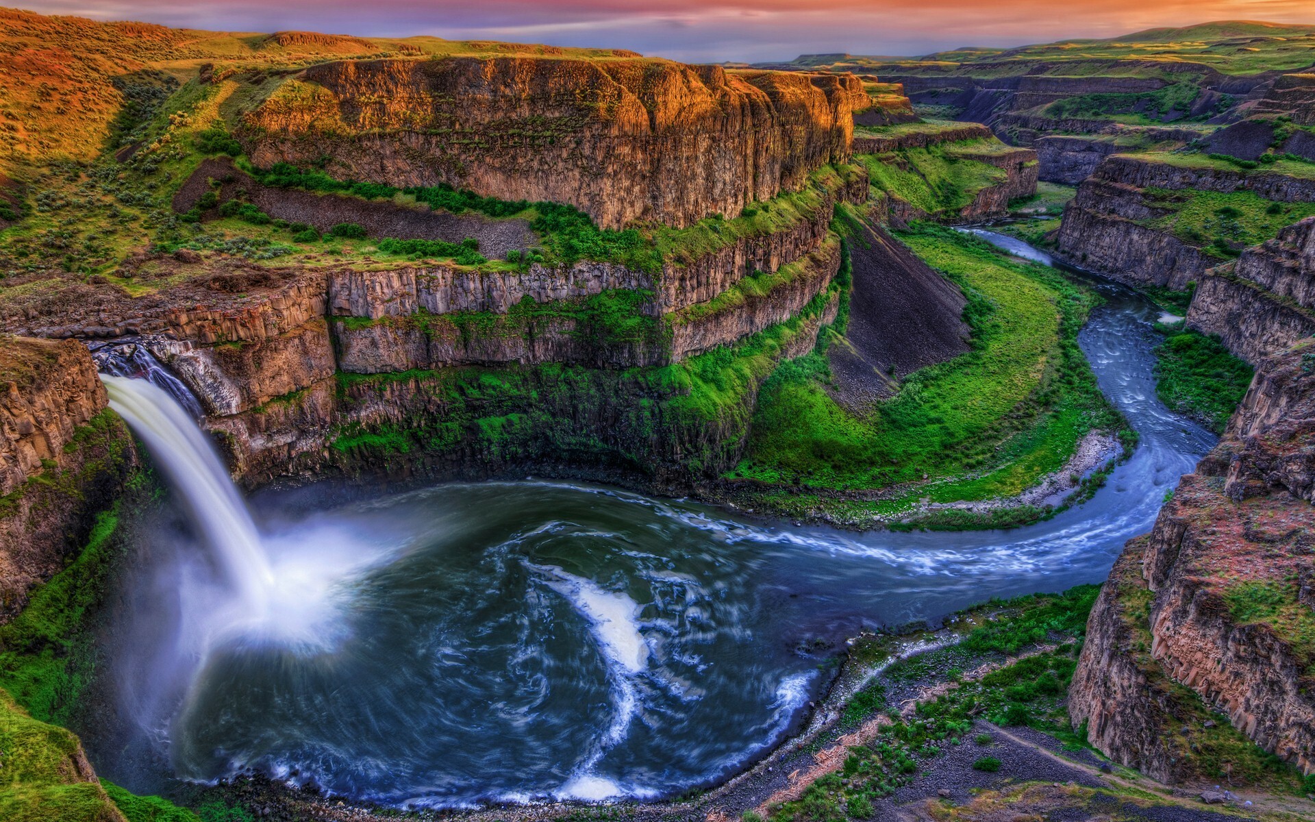 Waterfall: Palouse River, Washington, United States. 1920x1200 HD Background.