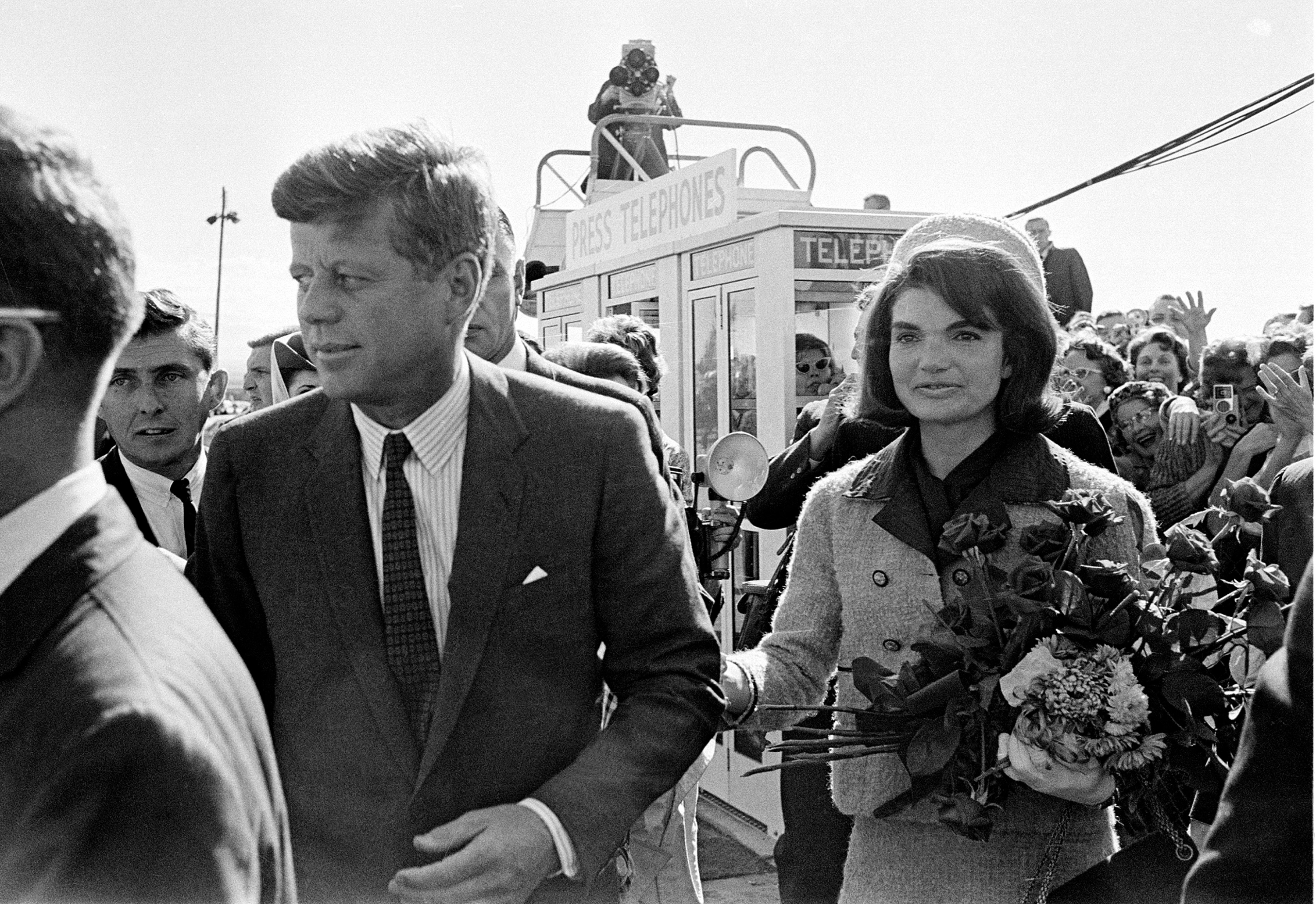 Jacqueline Kennedy Onassis, JFK mistress, Jackie gave birth, Carly Simon, 3000x2070 HD Desktop