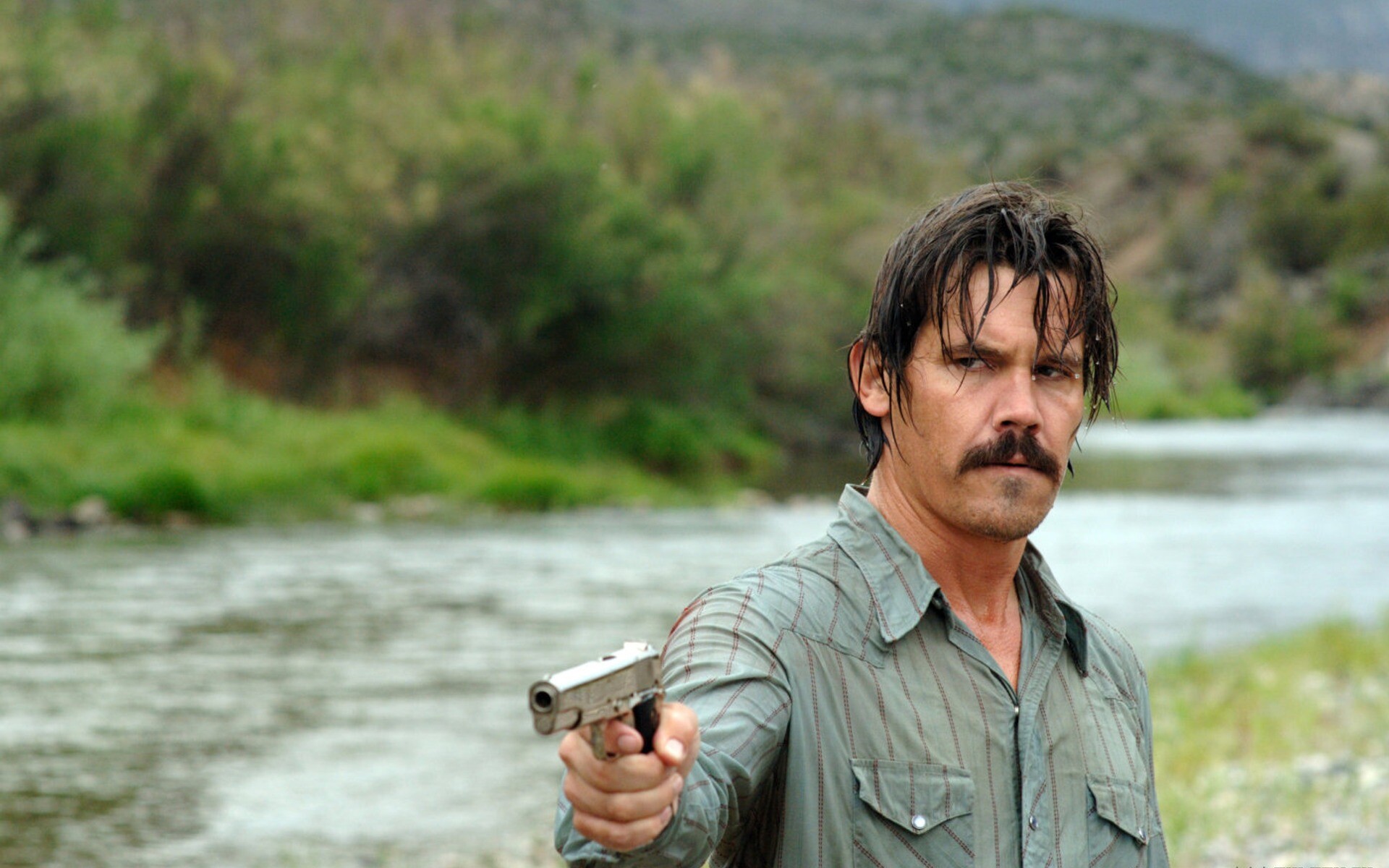 No Country For Old Men (Movie): Josh Brolin as Llewelyn Moss, A 2007 American neo-Western crime thriller film. 1920x1200 HD Wallpaper.