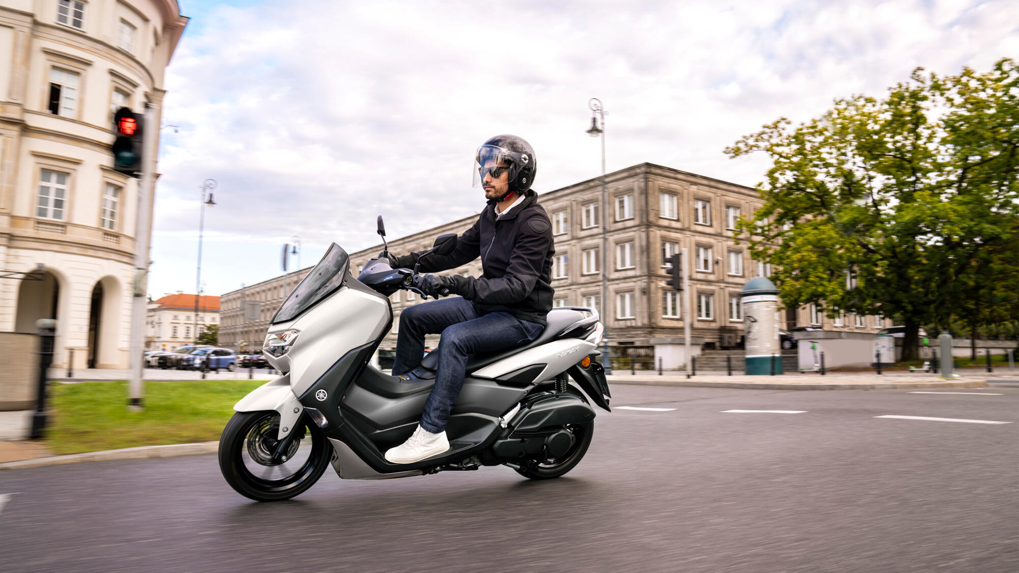 Yamaha NMax 150, Impressive specifications, High-performance scooter, Advanced features, 2000x1130 HD Desktop