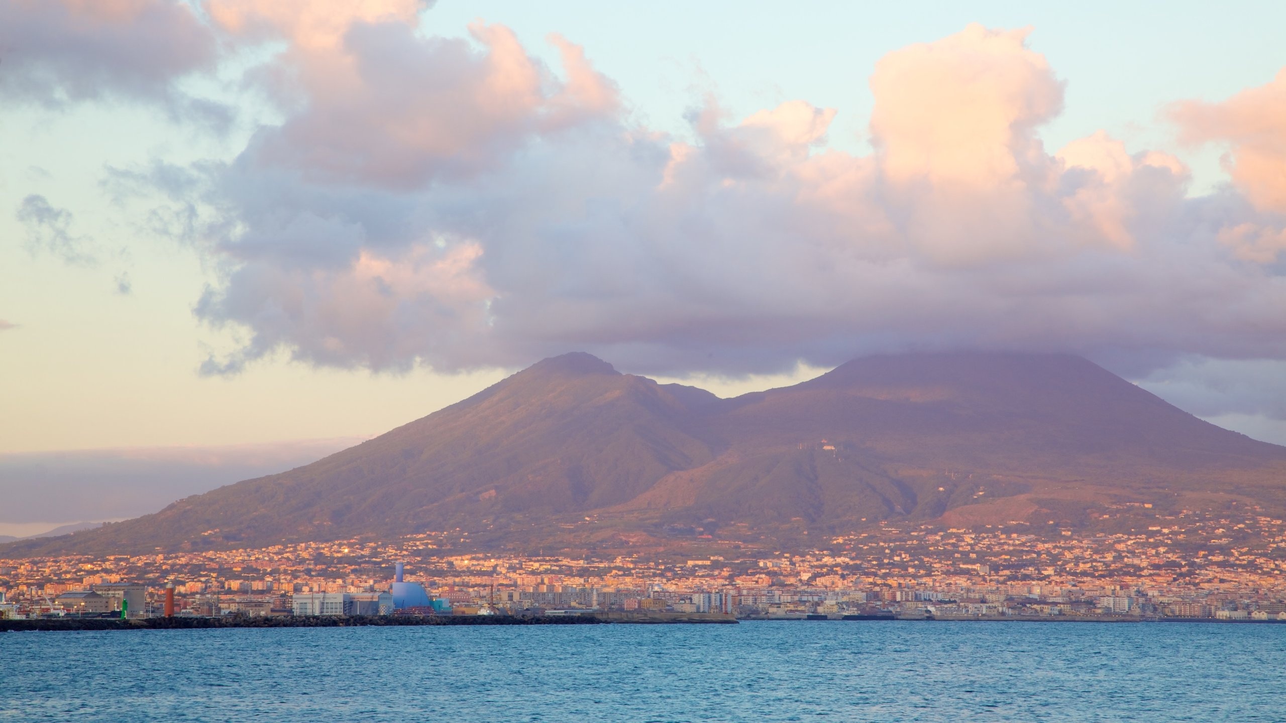 Mount Vesuvius, Boscotrecase travel guide, Campania, Expedia, 2560x1440 HD Desktop