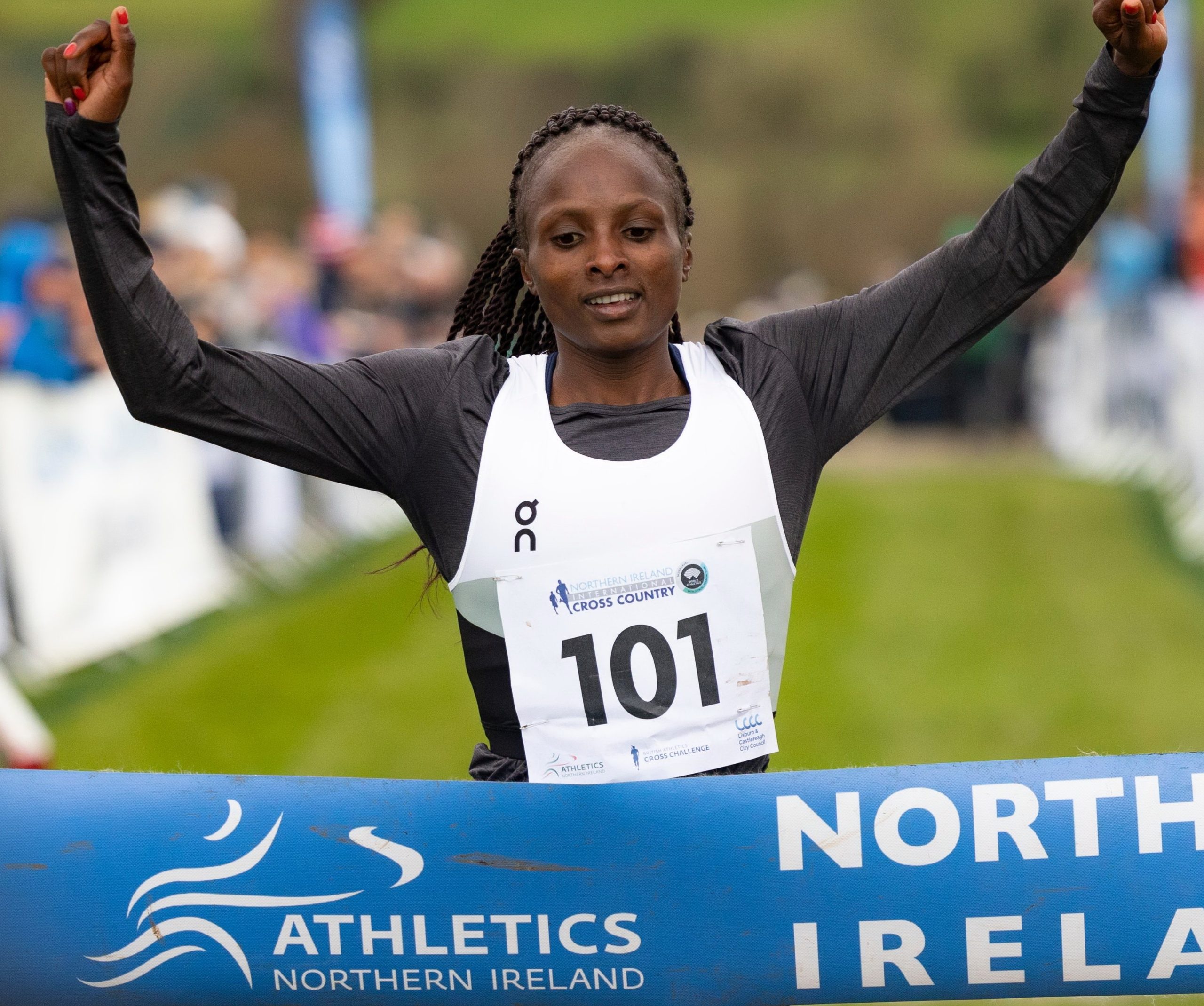 Hellen Obiri, Track to road, Signs with the on brand, 2560x2140 HD Desktop