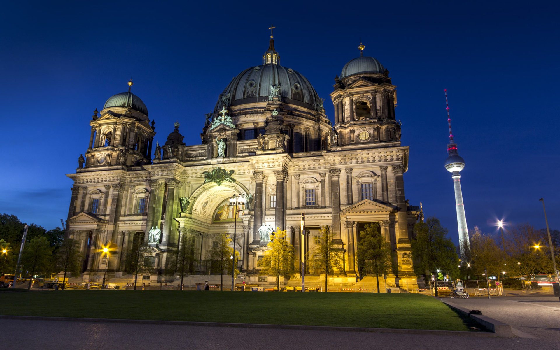 Berlin Cathedral, Desktop wallpaper, Towering beauty, Architectural magnificence, 1920x1200 HD Desktop